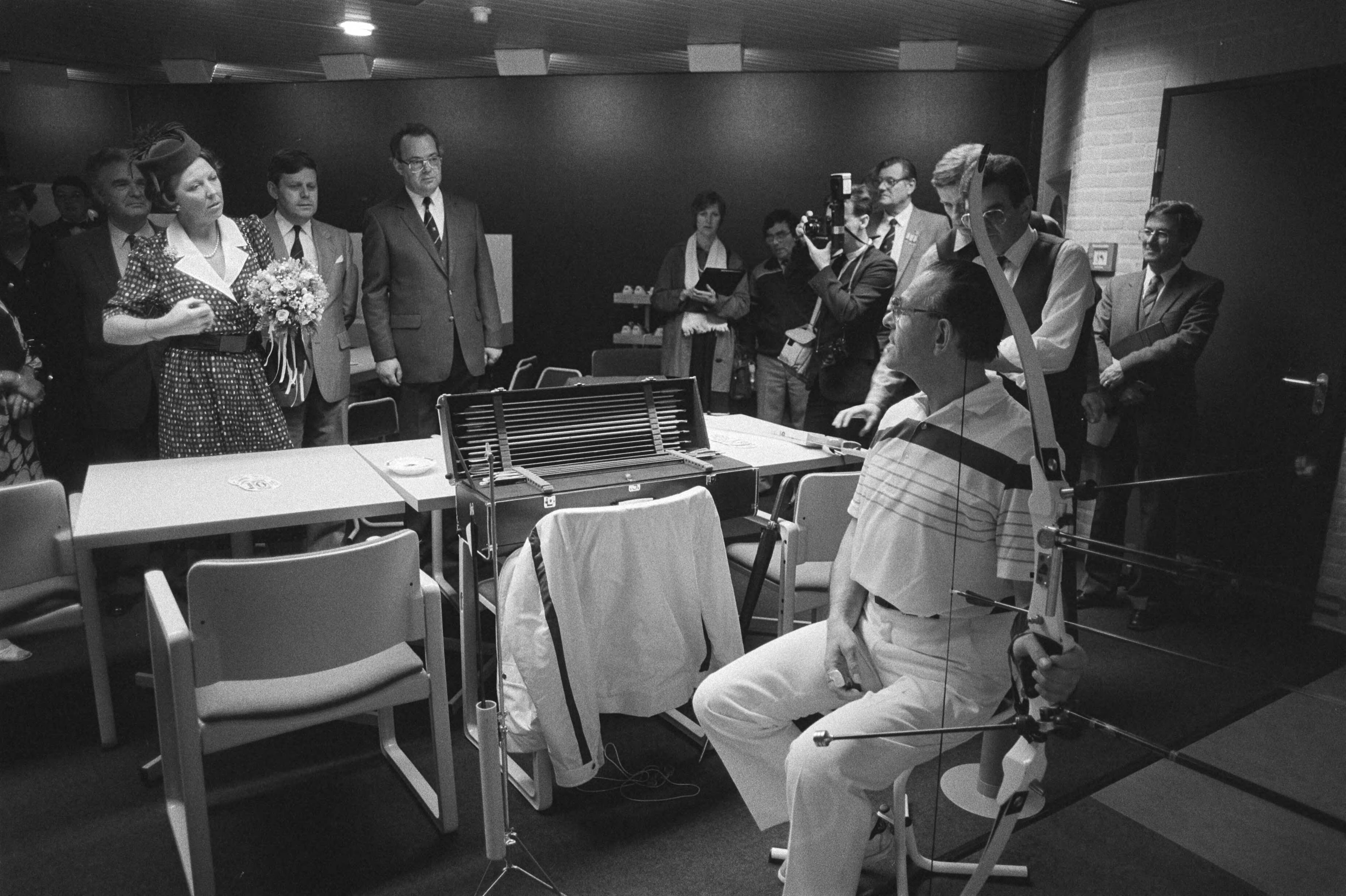 Fotocollectie Anefo — Koningin Beatrix opent revalidatiecentrum BNMO in Doorn — Foto: Antonisse, Marcel / Anefo. Licentie: Set B: Rechtenvrij / Publiek Domein. Bron: Nationaal Archief. http://hdl.handle.net/10648/ad38cd9e-d0b4-102d-bcf8-003048976d84