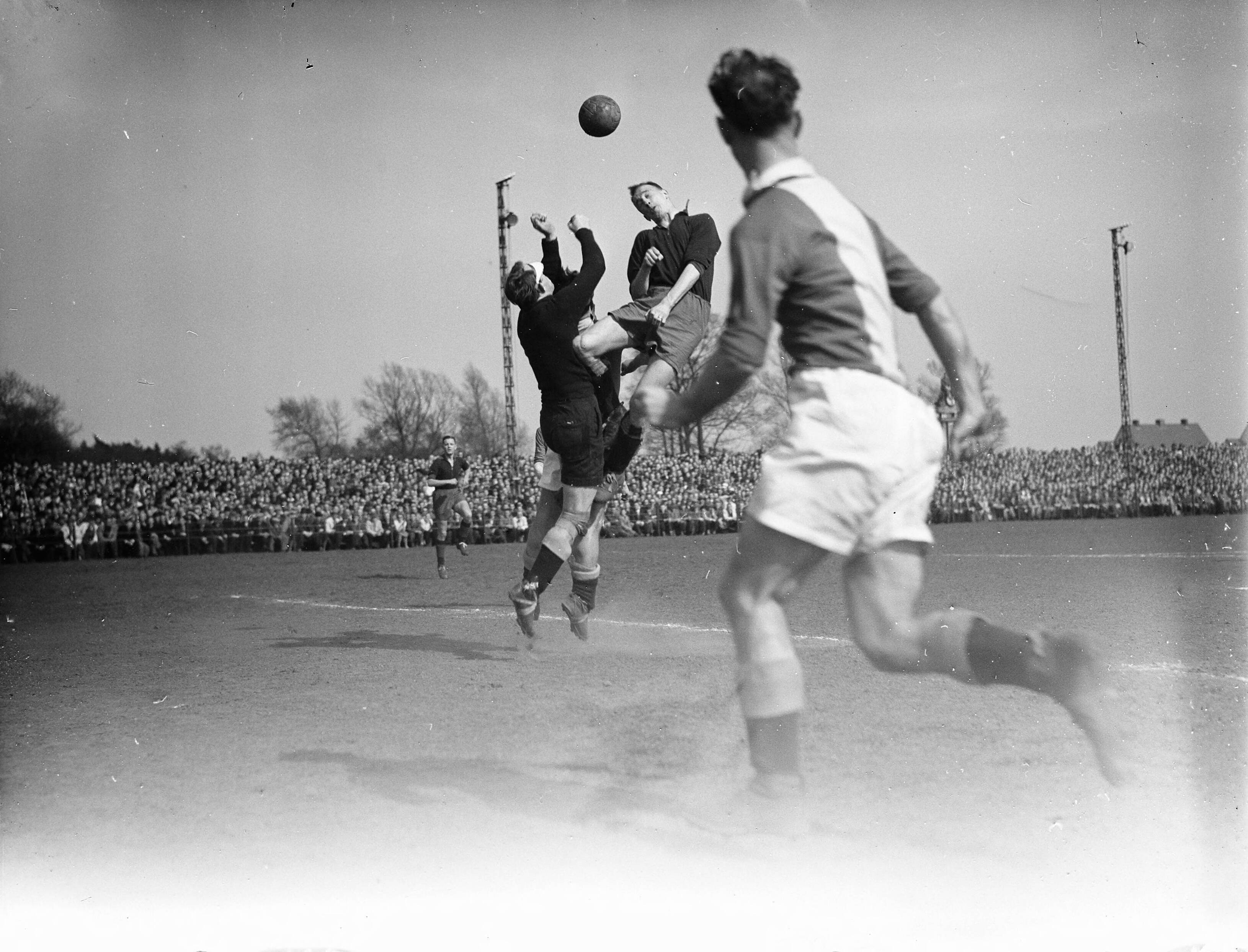 Fotocollectie Anefo — Voetbal. Go Ahead tegen Haarlem (1-2) — Foto: Noske, J.D. / Anefo. Licentie: Set B: Rechtenvrij / Publiek Domein. Bron: Nationaal Archief. http://hdl.handle.net/10648/a8b474b2-d0b4-102d-bcf8-003048976d84