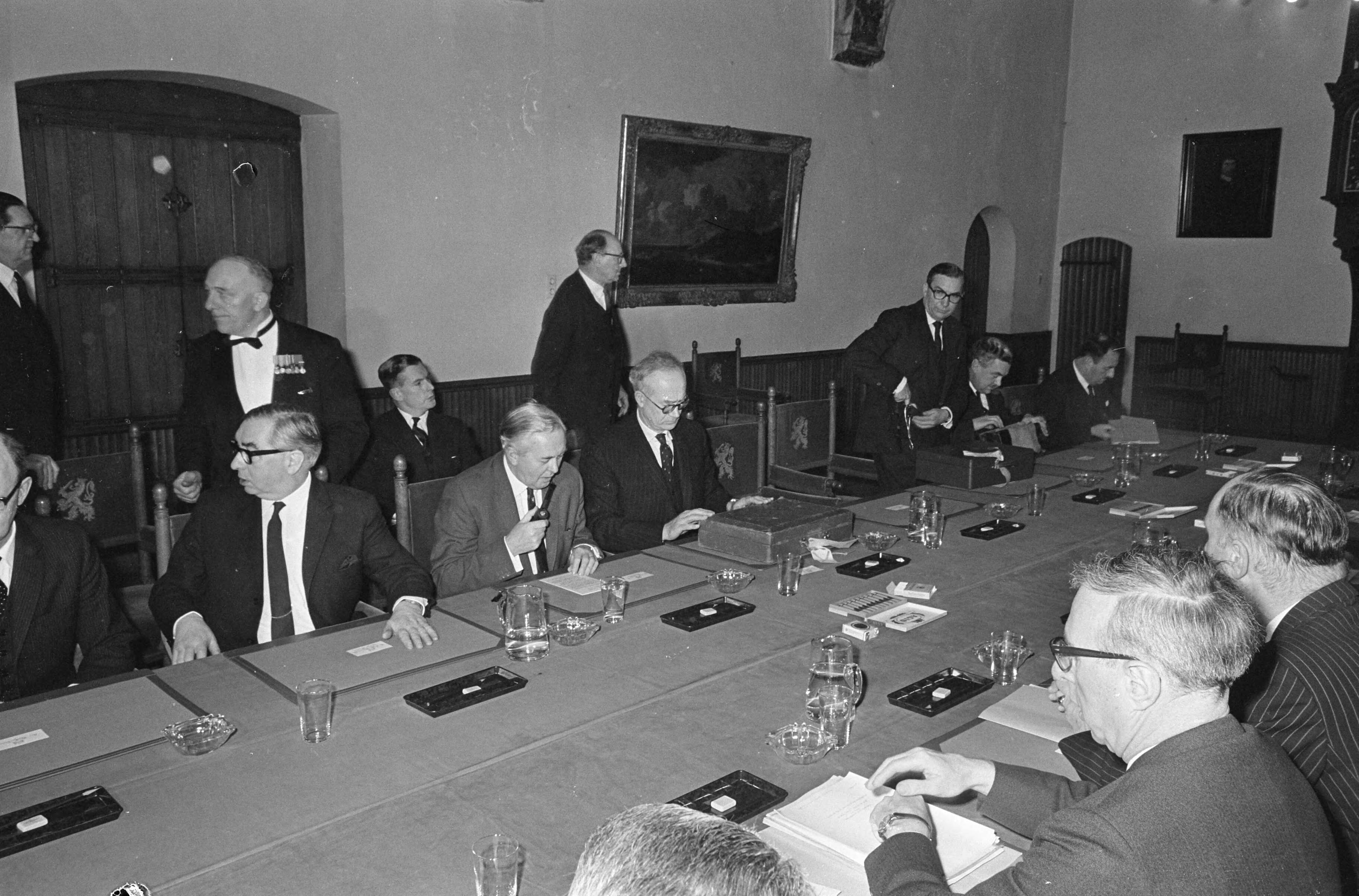 Fotocollectie Anefo — Overleg tussen Engeland en Nederland te Den Haag , overzichten — Foto: Kroon, Ron / Anefo. Licentie: Set B: Rechtenvrij / Publiek Domein. Bron: Nationaal Archief. http://hdl.handle.net/10648/ab1142a8-d0b4-102d-bcf8-003048976d84