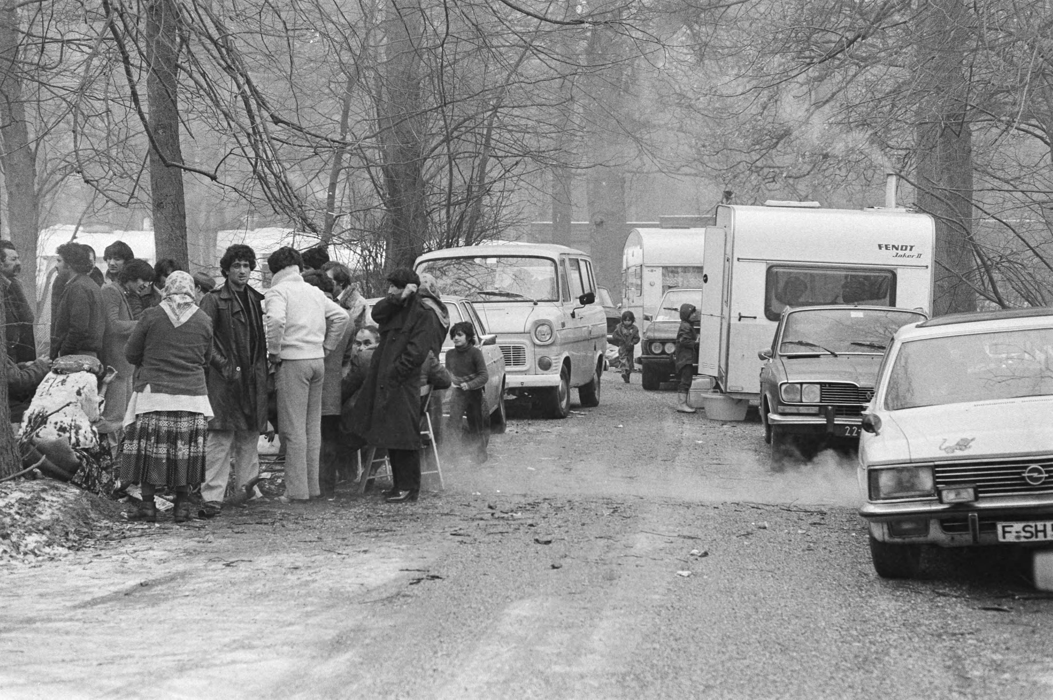 Fotocollectie Anefo — Sinds vannacht staat er een groep zigeuners op terrein van Bisdom Utrecht in Zeist, beeld van de caravans — Foto: Antonisse, Marcel / Anefo. Licentie: Set B: Rechtenvrij / Publiek Domein. Bron: Nationaal Archief. http://hdl.handle.net/10648/acf1e0d2-d0b4-102d-bcf8-003048976d84