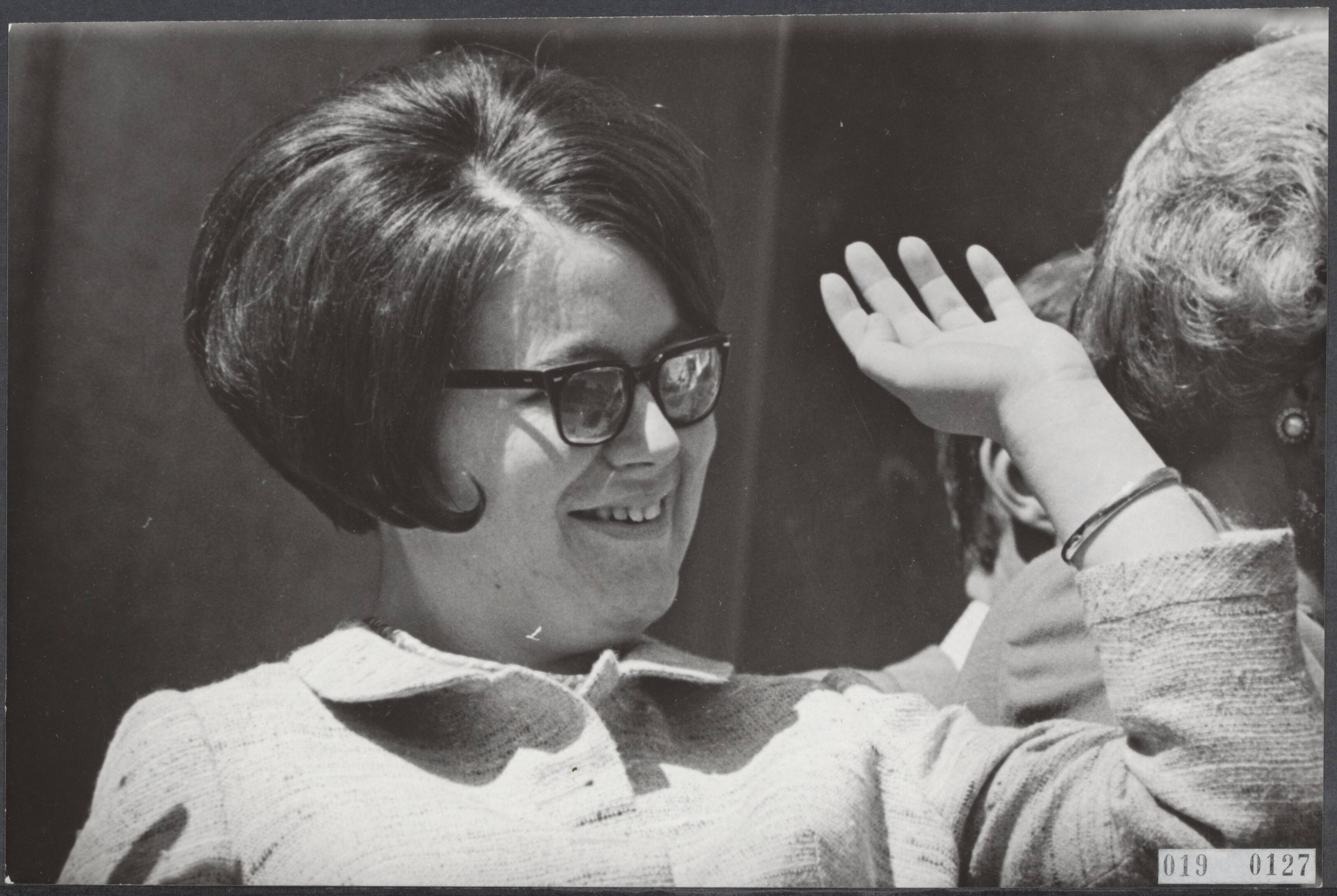 Fotocollectie Elsevier Binnenland — Prinses Christina zwaait tijdens het defilé tijdens koninginnedag 1966 — Foto: Evers, Joost / Anefo. Licentie: Set B: Rechtenvrij / Publiek Domein. Bron: Nationaal Archief. http://hdl.handle.net/10648/adc59580-d0b4-102d-bcf8-003048976d84