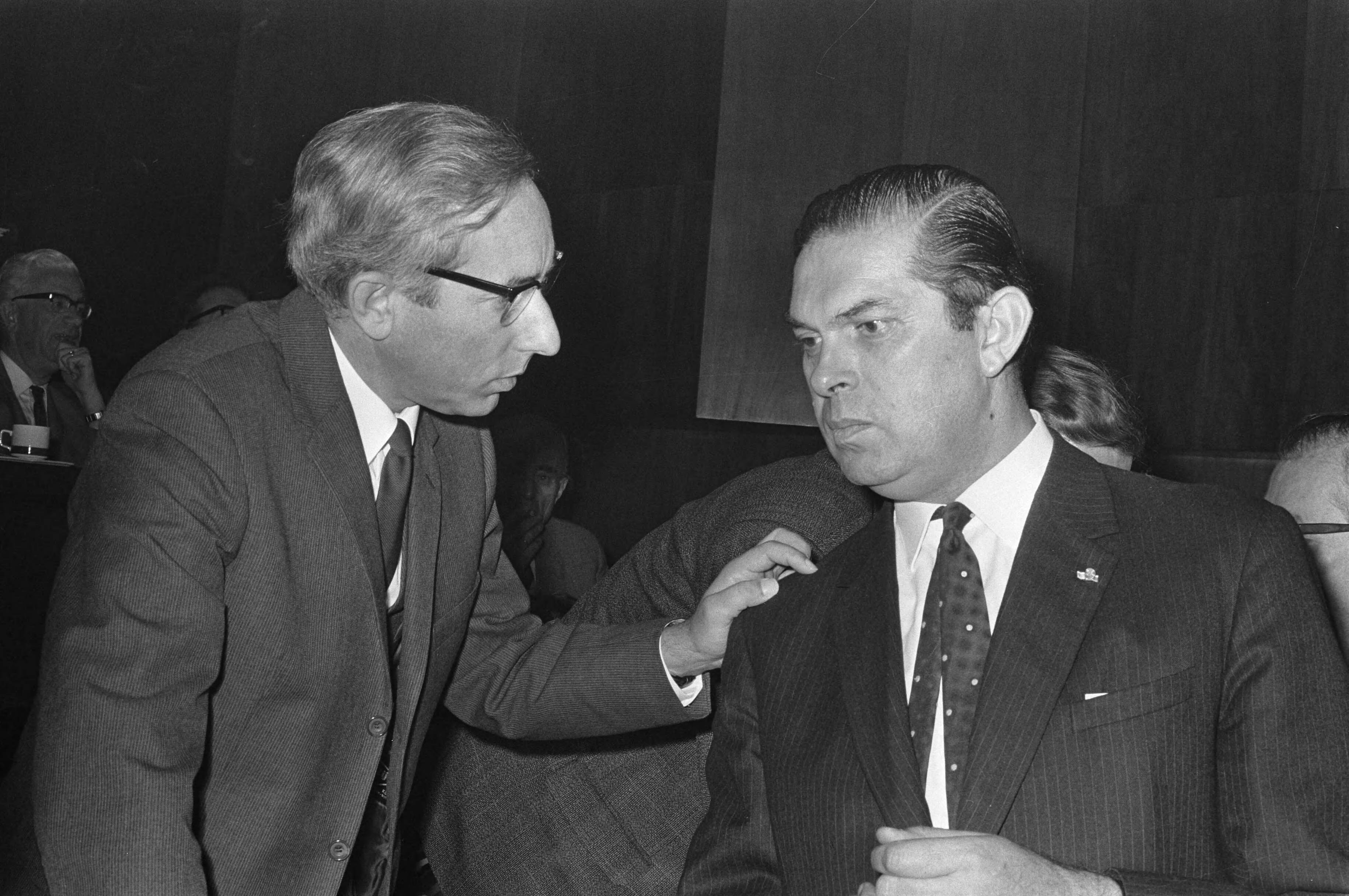 Fotocollectie Anefo — Vergadering van Partij Convent van Anti-Revolutionaire Partij te Utrecht. Links voorzitter CNV J. Lanser en B. W. Biesheuvel , 14a Hans de Boer (voorz. AR JOS) / — Foto: Evers, Joost / Anefo. Licentie: Set B: Rechtenvrij / Publiek Domein. Bron: Nationaal Archief. http://hdl.handle.net/10648/ab80b6c4-d0b4-102d-bcf8-003048976d84