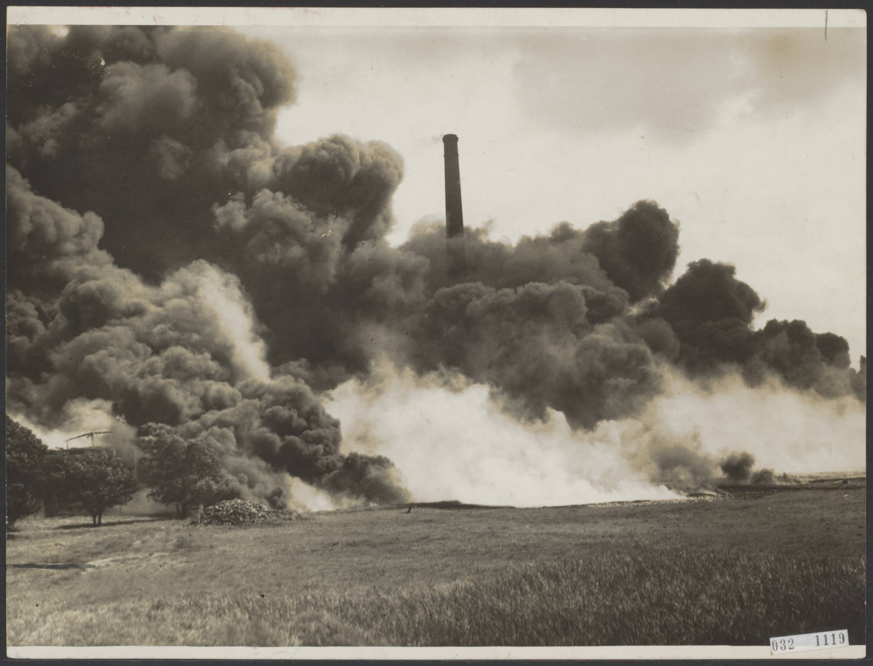 Fotocollectie Elsevier Binnenland — Petroleumbrand te Vlissingen — Foto: N.V. Vereenigde Fotobureaux. Licentie: Set B: Rechtenvrij / Publiek Domein. Bron: Nationaal Archief. http://hdl.handle.net/10648/ade54aa6-d0b4-102d-bcf8-003048976d84