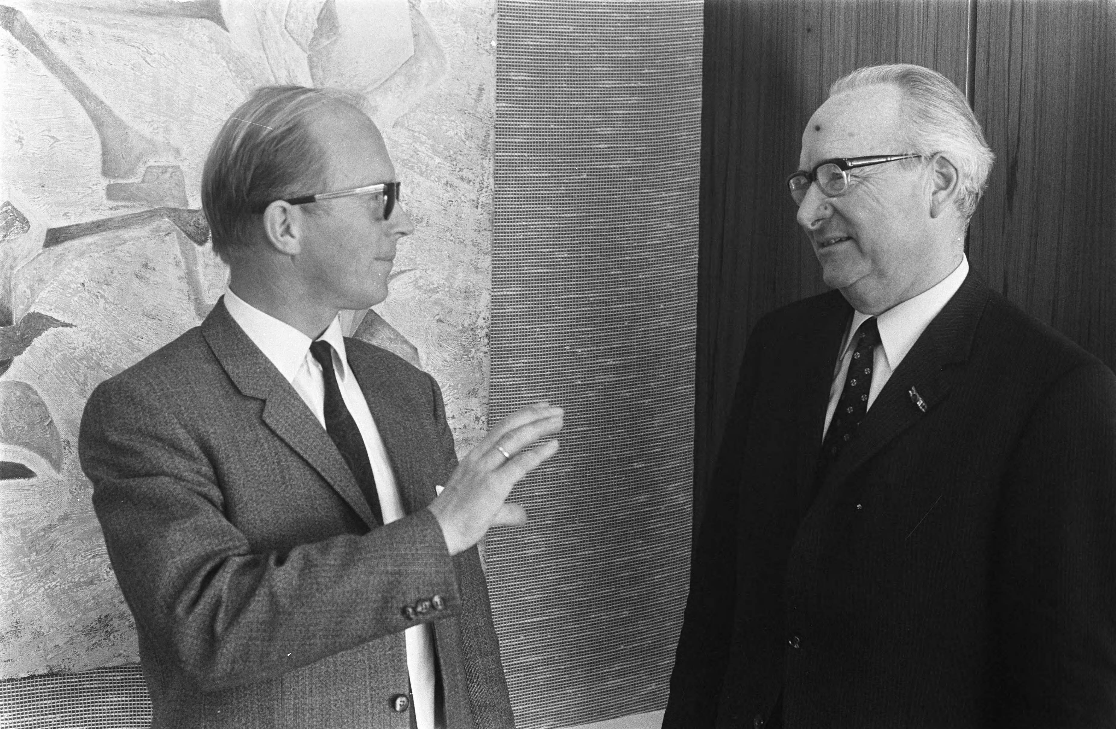 Fotocollectie Anefo — Persconferentie van Nederlandse Internationale Register Accountants Den Haag . Nummers 20.21 R. van der Torn — Foto: Verhoeff, Bert / Anefo. Licentie: Set B: Rechtenvrij / Publiek Domein. Bron: Nationaal Archief. http://hdl.handle.net/10648/ab7f5fcc-d0b4-102d-bcf8-003048976d84
