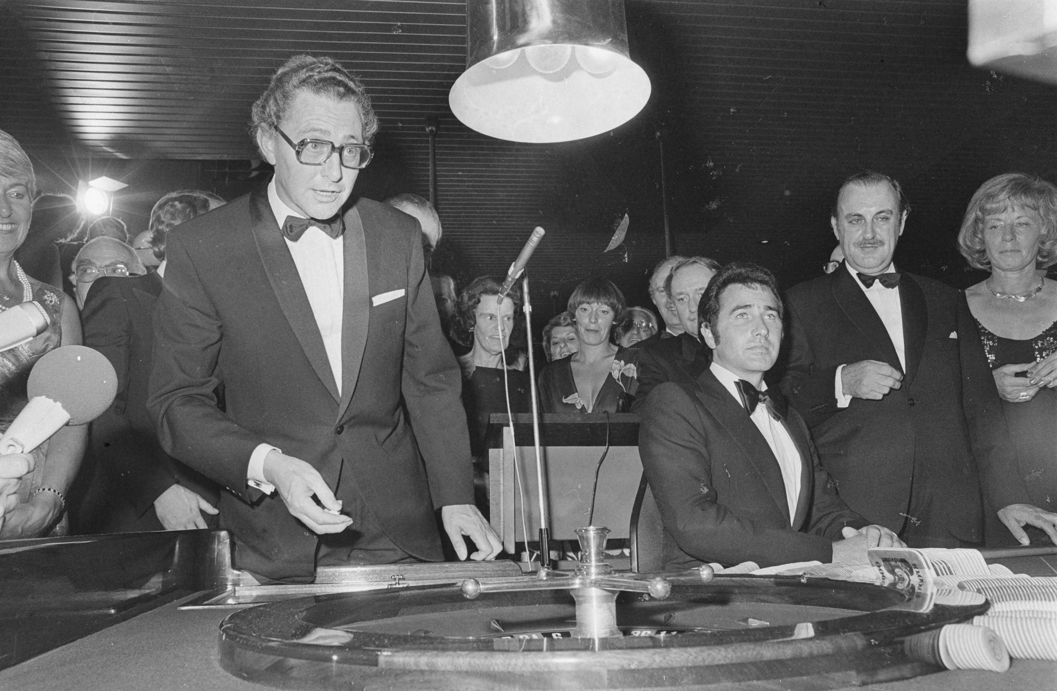 Fotocollectie Anefo — Opening Casino Zandvoort; overzicht van het casino in bedrijf — Foto: Peters, Hans / Anefo. Licentie: Set B: Rechtenvrij / Publiek Domein. Bron: Nationaal Archief. http://hdl.handle.net/10648/ad7a1970-d0b4-102d-bcf8-003048976d84
