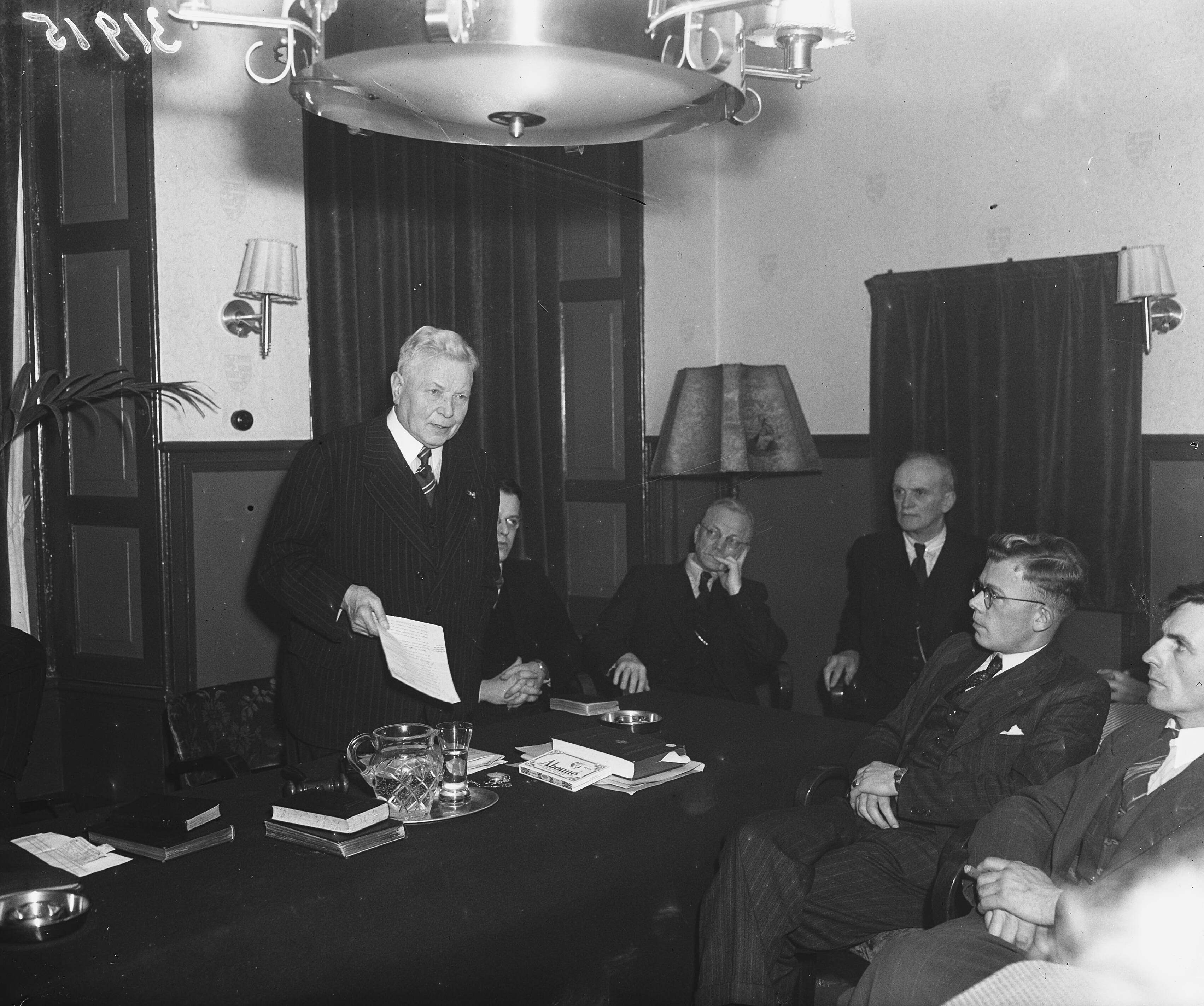 Fotocollectie Anefo — Opdracht A. R. Paels . Conferentie Breda — Foto: Merk, Ben / Anefo. Licentie: Set B: Rechtenvrij / Publiek Domein. Bron: Nationaal Archief. http://hdl.handle.net/10648/a8c293d0-d0b4-102d-bcf8-003048976d84