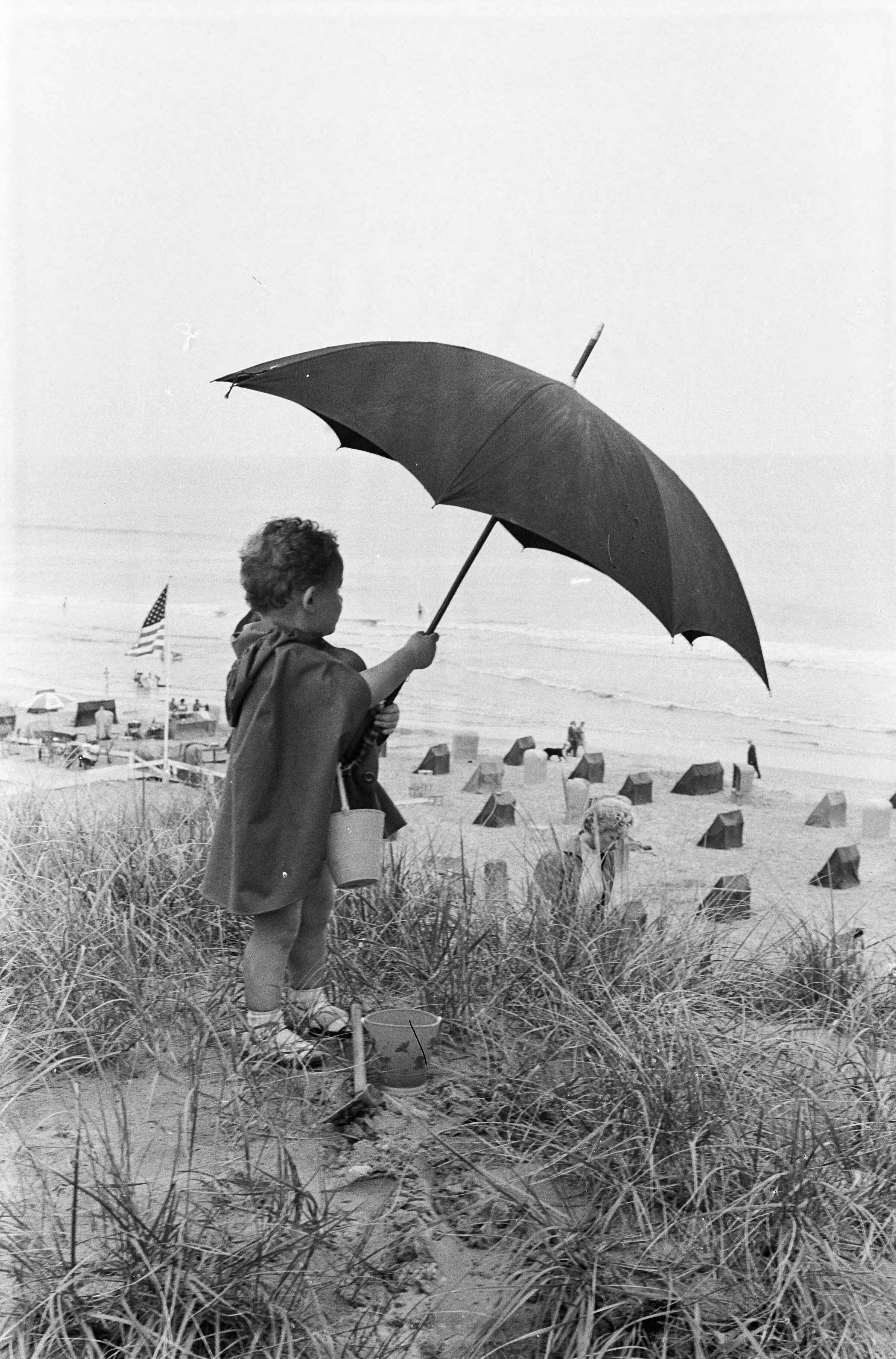 Fotocollectie Anefo — Wisselvallig klimaat op Zandvoort — Foto: Pot, Harry / Anefo. Licentie: Set B: Rechtenvrij / Publiek Domein. Bron: Nationaal Archief. http://hdl.handle.net/10648/aa108490-d0b4-102d-bcf8-003048976d84