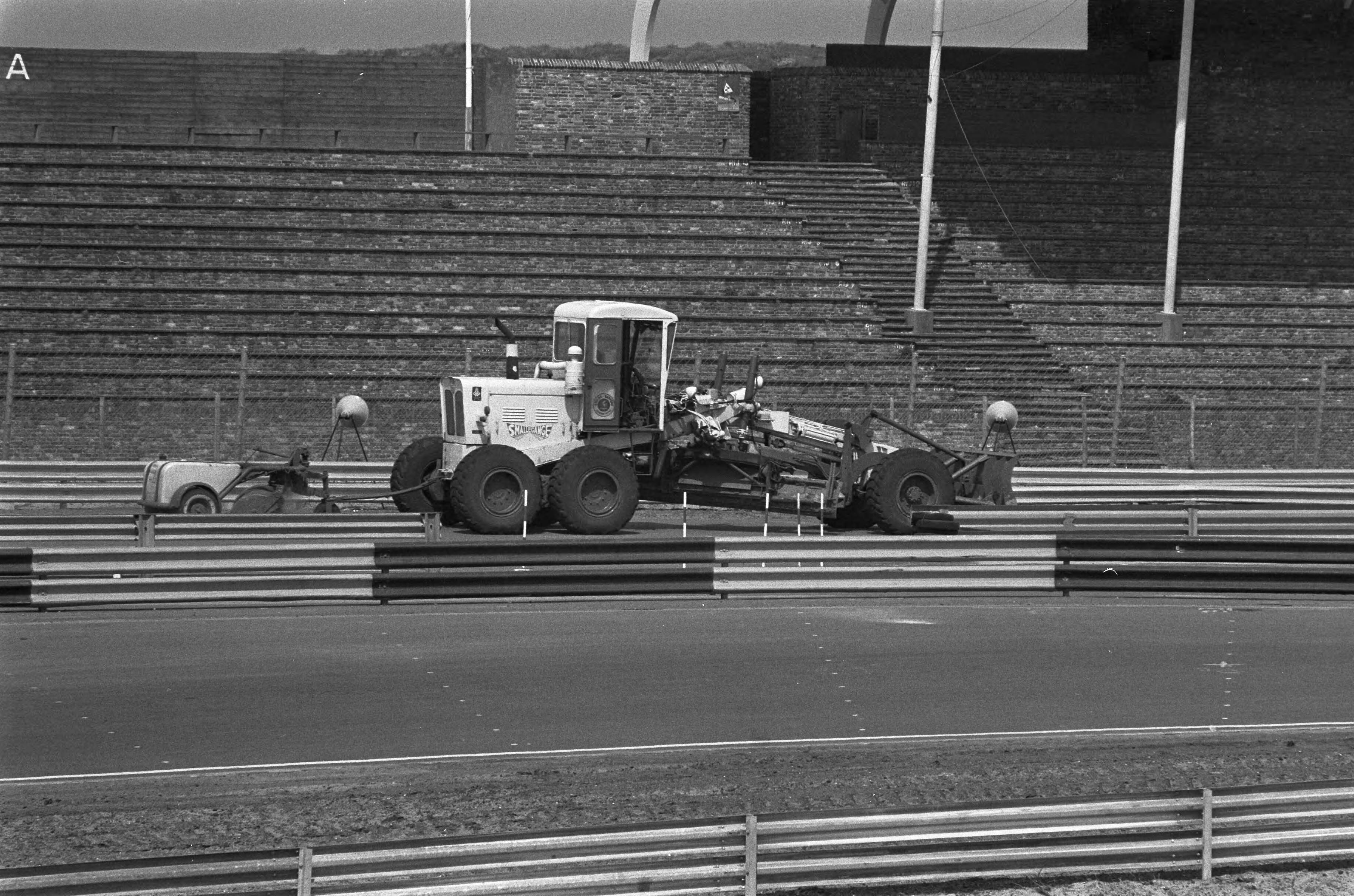 Fotocollectie Anefo — Circuit van Zandvoort vernieuwd, werkzaamheden aan circuit — Foto: Peters, Hans / Anefo. Licentie: Set B: Rechtenvrij / Publiek Domein. Bron: Nationaal Archief. http://hdl.handle.net/10648/ac2ca11e-d0b4-102d-bcf8-003048976d84