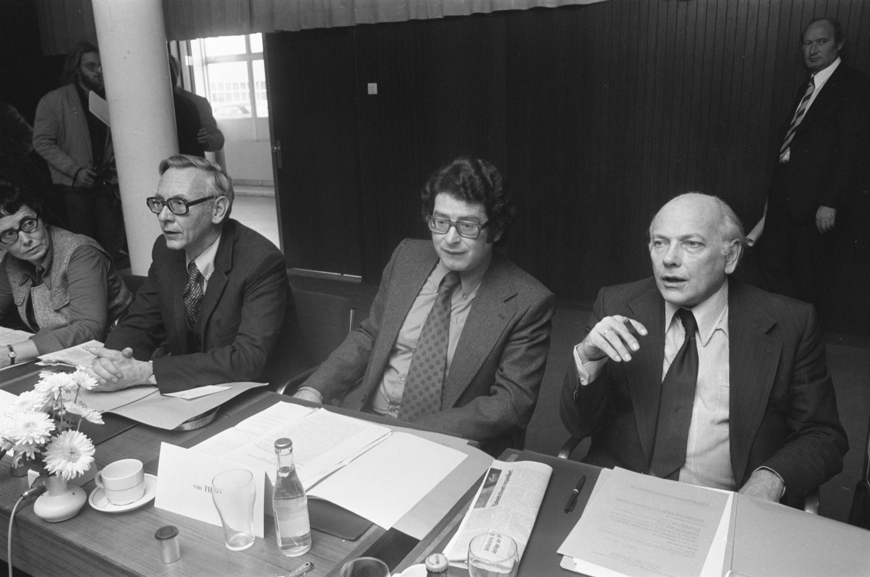 Fotocollectie Anefo — Conferentie van leiders sociaal-democratische partijen EEG-landen in Den Haag ; — Foto: Peters, Hans / Anefo. Licentie: Set B: Rechtenvrij / Publiek Domein. Bron: Nationaal Archief. http://hdl.handle.net/10648/ac5966cc-d0b4-102d-bcf8-003048976d84