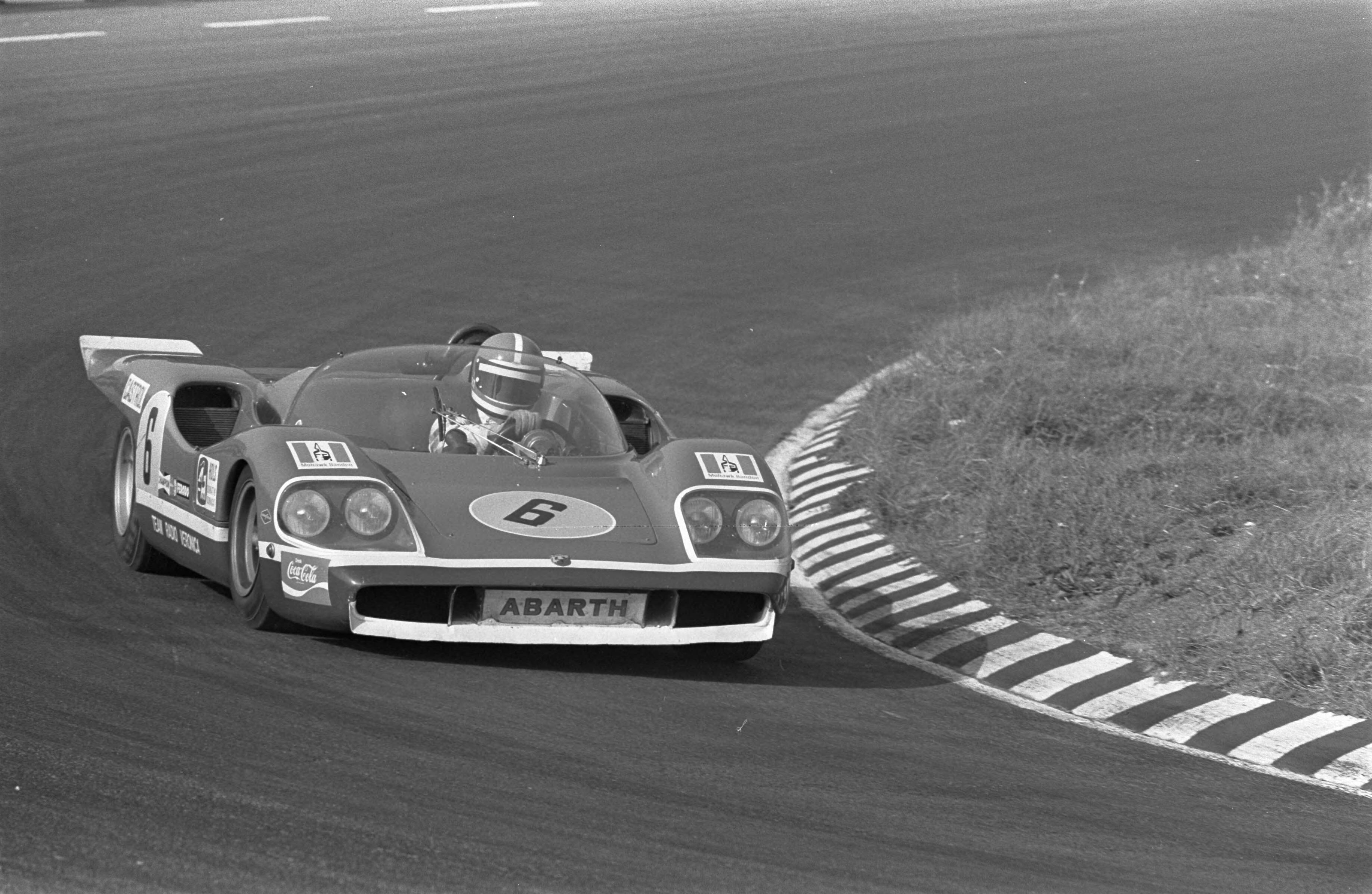 Fotocollectie Anefo — Trophy of the Dunes , Zandvoort; races voor sportcars en prototypes — Foto: Evers, Joost / Anefo. Licentie: Set B: Rechtenvrij / Publiek Domein. Bron: Nationaal Archief. http://hdl.handle.net/10648/aba4143e-d0b4-102d-bcf8-003048976d84