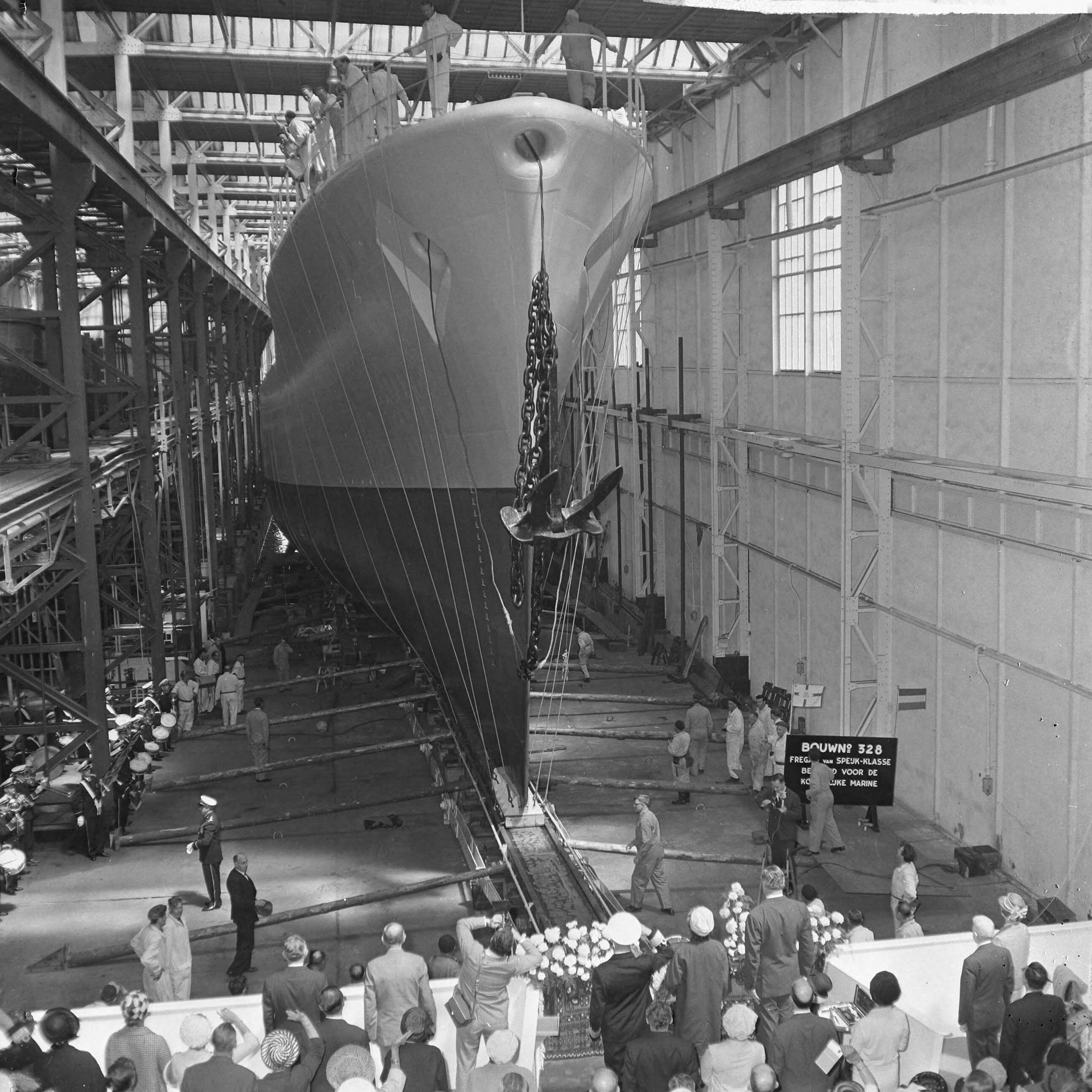 Fotocollectie Anefo — Tewaterlating Hr. Ms. fregat "Van Galen" op de werf van de NV Koninklijke Mij. "De Schelde" — Foto: Voets, Jan / Anefo. Licentie: Set B: Rechtenvrij / Publiek Domein. Bron: Nationaal Archief. http://hdl.handle.net/10648/aaafa3e0-d0b4-102d-bcf8-003048976d84