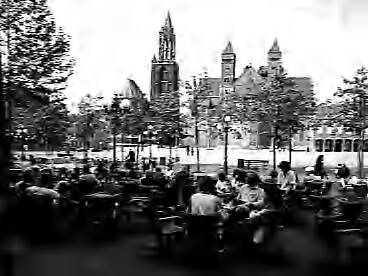 Steden [RVD] — Maastricht [Vrijthof met zicht op St. Servaas en St. Janskerk] — Foto: Rijksvoorlichtingsdienst (RVD). Licentie: Set B: Rechtenvrij / Publiek Domein. Bron: Nationaal Archief. http://hdl.handle.net/10648/af472c2a-d0b4-102d-bcf8-003048976d84