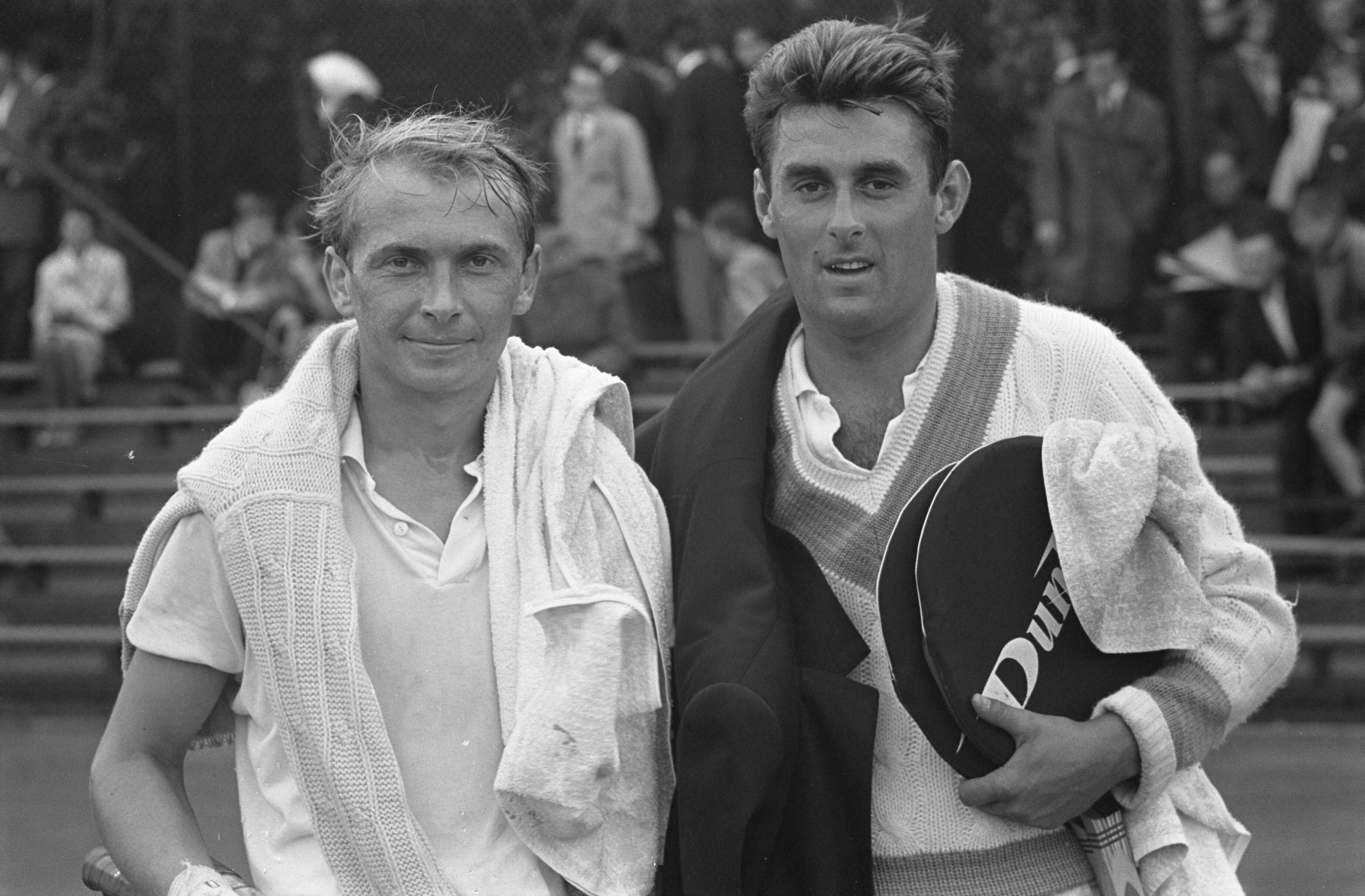 Fotocollectie Anefo — Tennis. Nederland tegen België in Tennispark Hanenburg te Den Haag. P. van Eijsden (rechts) en de Belg G.J.P. Froment — Foto: Bilsen, Joop van / Anefo. Licentie: Set B: Rechtenvrij / Publiek Domein. Bron: Nationaal Archief. http://hdl.handle.net/10648/aa14f73c-d0b4-102d-bcf8-003048976d84