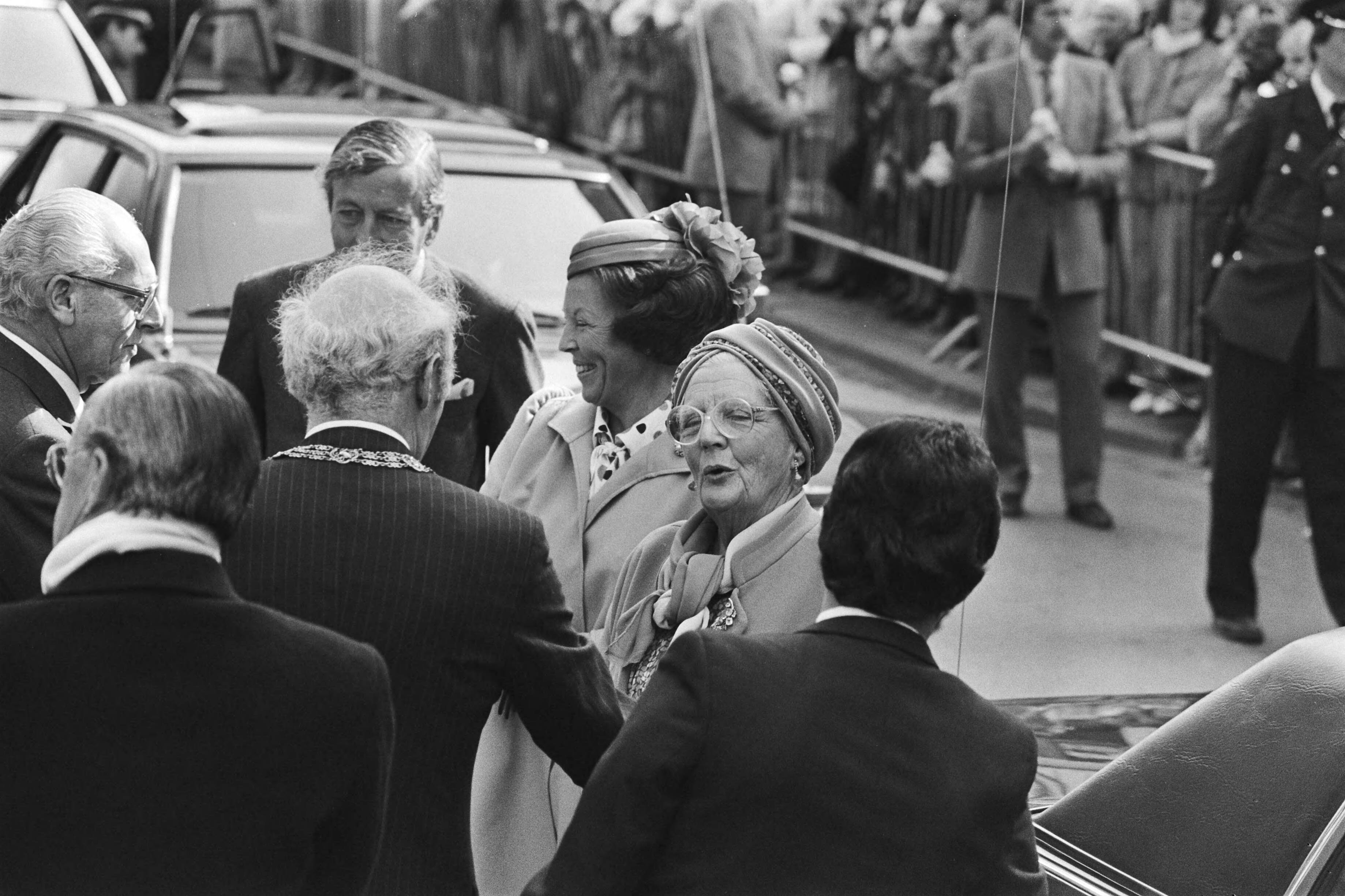 Fotocollectie Anefo — Koninginnedag 1984 in Den Haag ; Juliana en Beatrix — Foto: Antonisse, Marcel / Anefo. Licentie: Set B: Rechtenvrij / Publiek Domein. Bron: Nationaal Archief. http://hdl.handle.net/10648/ad38117e-d0b4-102d-bcf8-003048976d84