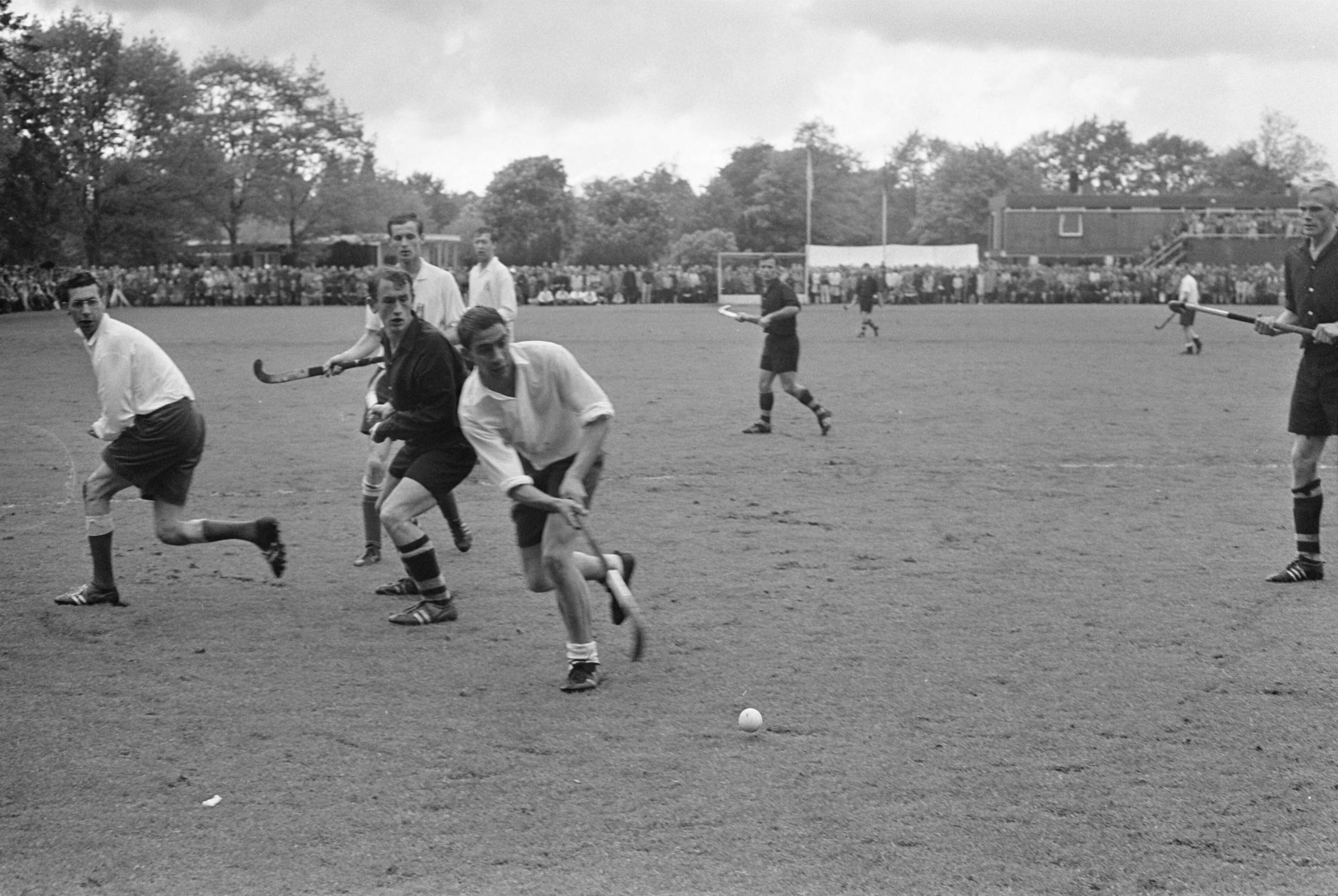 Fotocollectie Anefo — Hockey Laren tegen Venlo 2-0 spelmoment — Foto: Verhoeff, Bert / Anefo. Licentie: Set B: Rechtenvrij / Publiek Domein. Bron: Nationaal Archief. http://hdl.handle.net/10648/ab69c446-d0b4-102d-bcf8-003048976d84