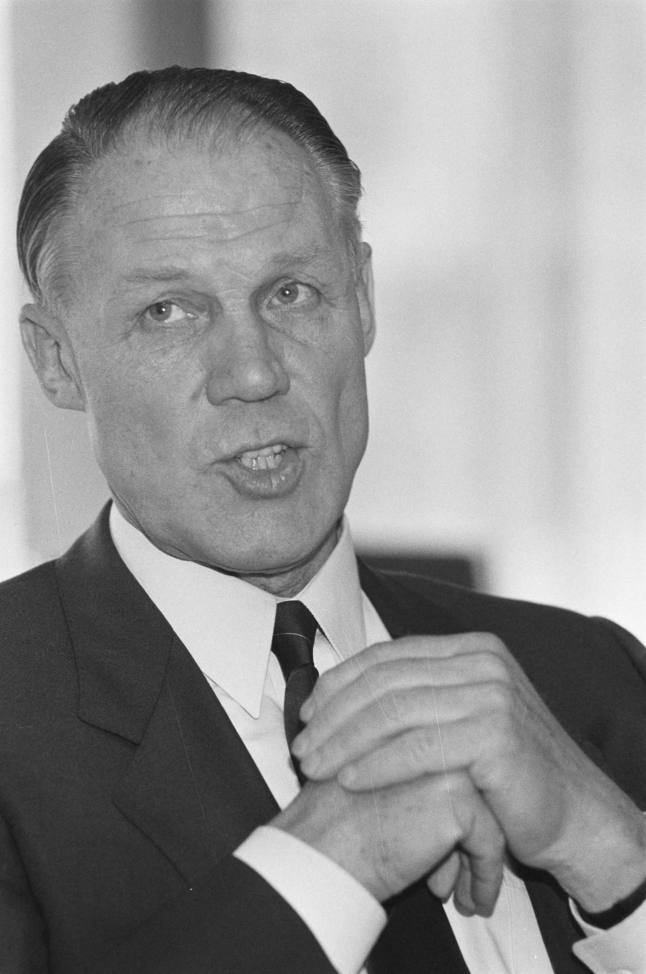 Fotocollectie Anefo — Selectie Nederlands elftal in Zeist; Rinus Michels , kop — Foto: Croes, Rob C. / Anefo. Licentie: Set B: Rechtenvrij / Publiek Domein. Bron: Nationaal Archief. http://hdl.handle.net/10648/ad6971c4-d0b4-102d-bcf8-003048976d84