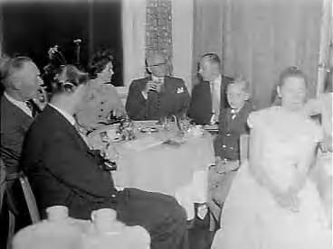 Fotocollectie Anefo — Opdrachten Familie Nooy (Zandvoort) — Foto: Pot, Harry / Anefo. Licentie: Set B: Rechtenvrij / Publiek Domein. Bron: Nationaal Archief. http://hdl.handle.net/10648/a960917a-d0b4-102d-bcf8-003048976d84