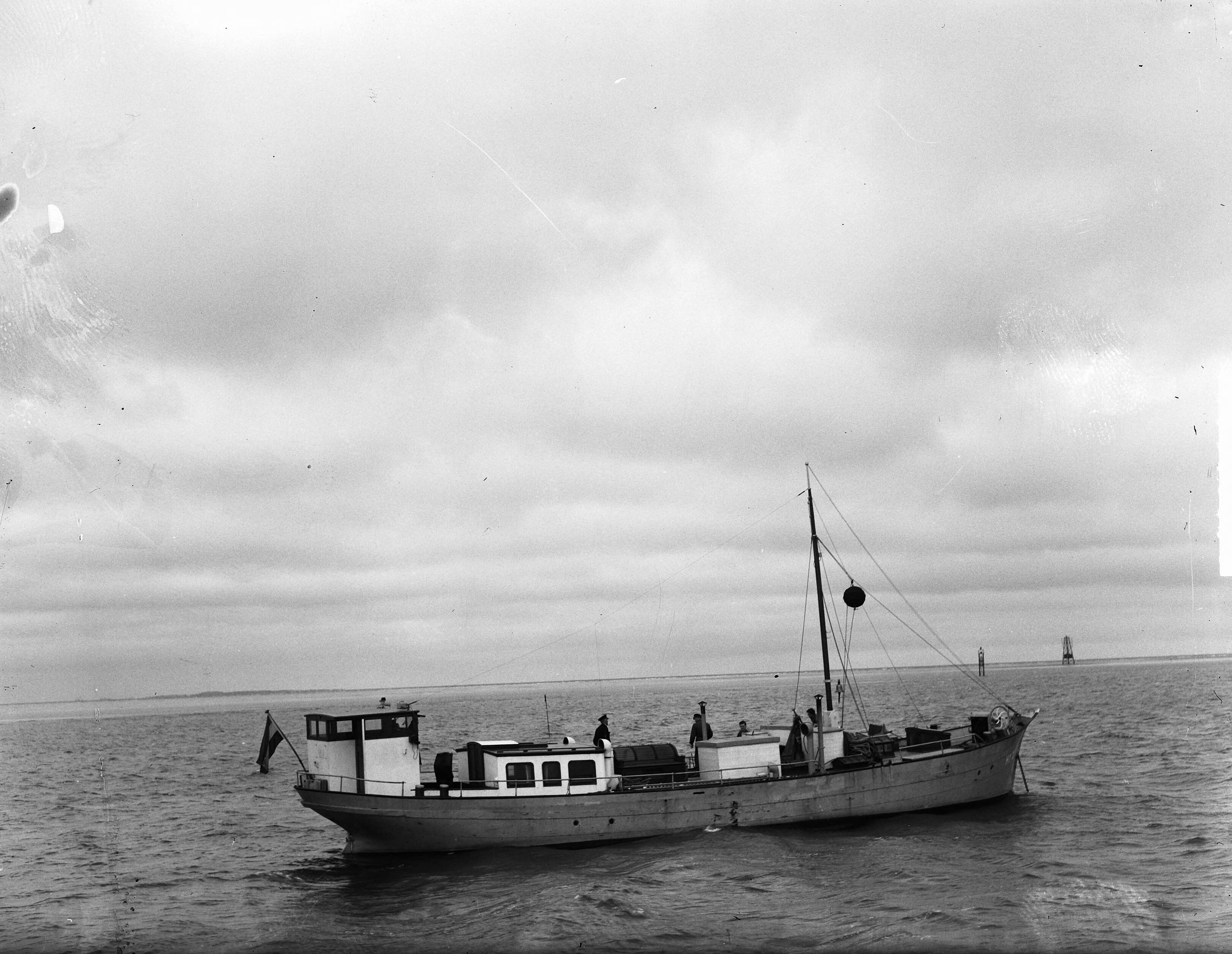 Fotocollectie Anefo — Tocht met de "Zeefakkel" vanuit Zoutkamp — Foto: Merk, Ben / Anefo. Licentie: Set B: Rechtenvrij / Publiek Domein. Bron: Nationaal Archief. http://hdl.handle.net/10648/a8c6a7e0-d0b4-102d-bcf8-003048976d84