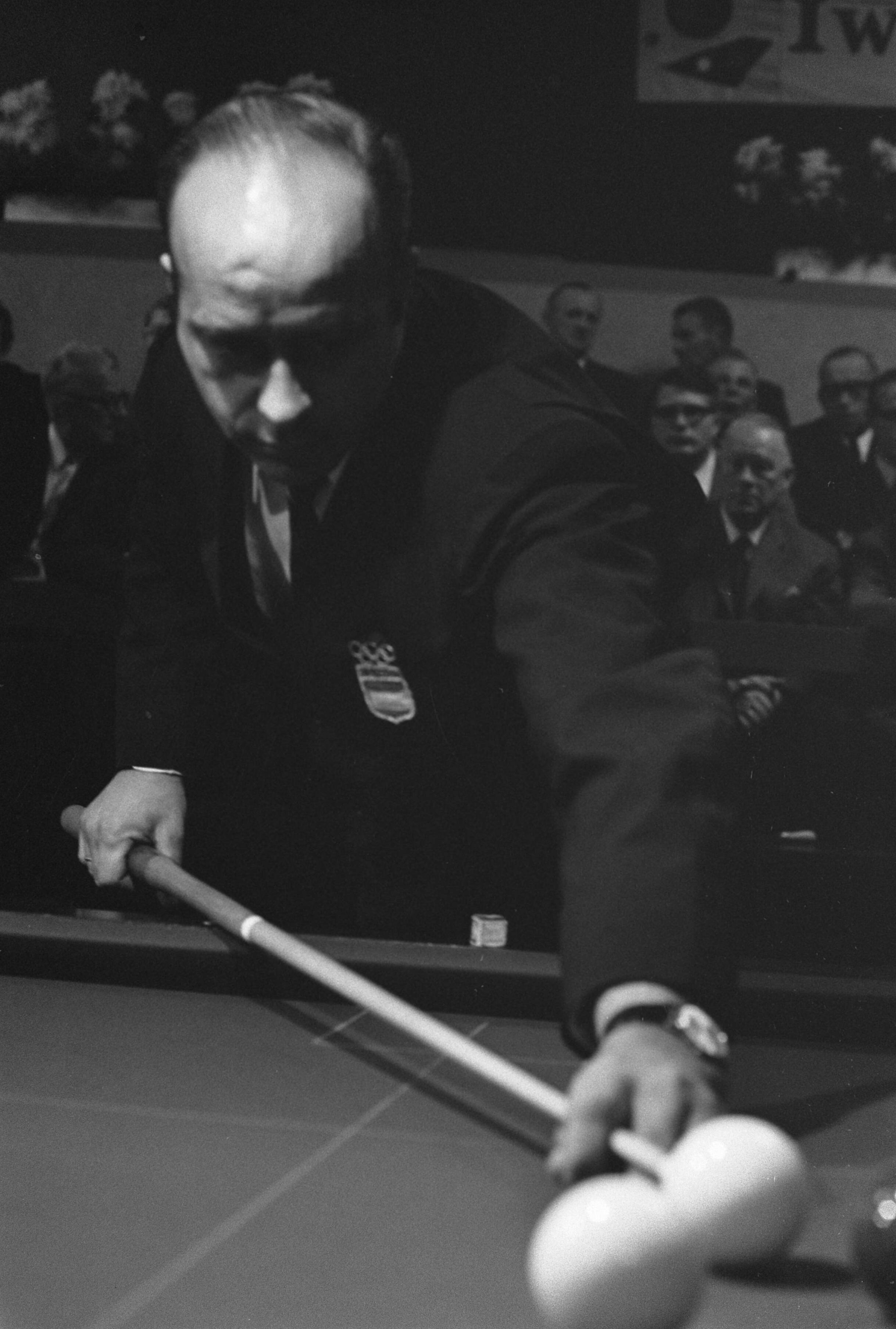 Fotocollectie Anefo — Wereldkampioenschap Ankerkader 47/2 biljarten in Groningen Galvez, aktie — Foto: Verhoeff, Bert / Anefo. Licentie: Set B: Rechtenvrij / Publiek Domein. Bron: Nationaal Archief. http://hdl.handle.net/10648/ab6c6a34-d0b4-102d-bcf8-003048976d84