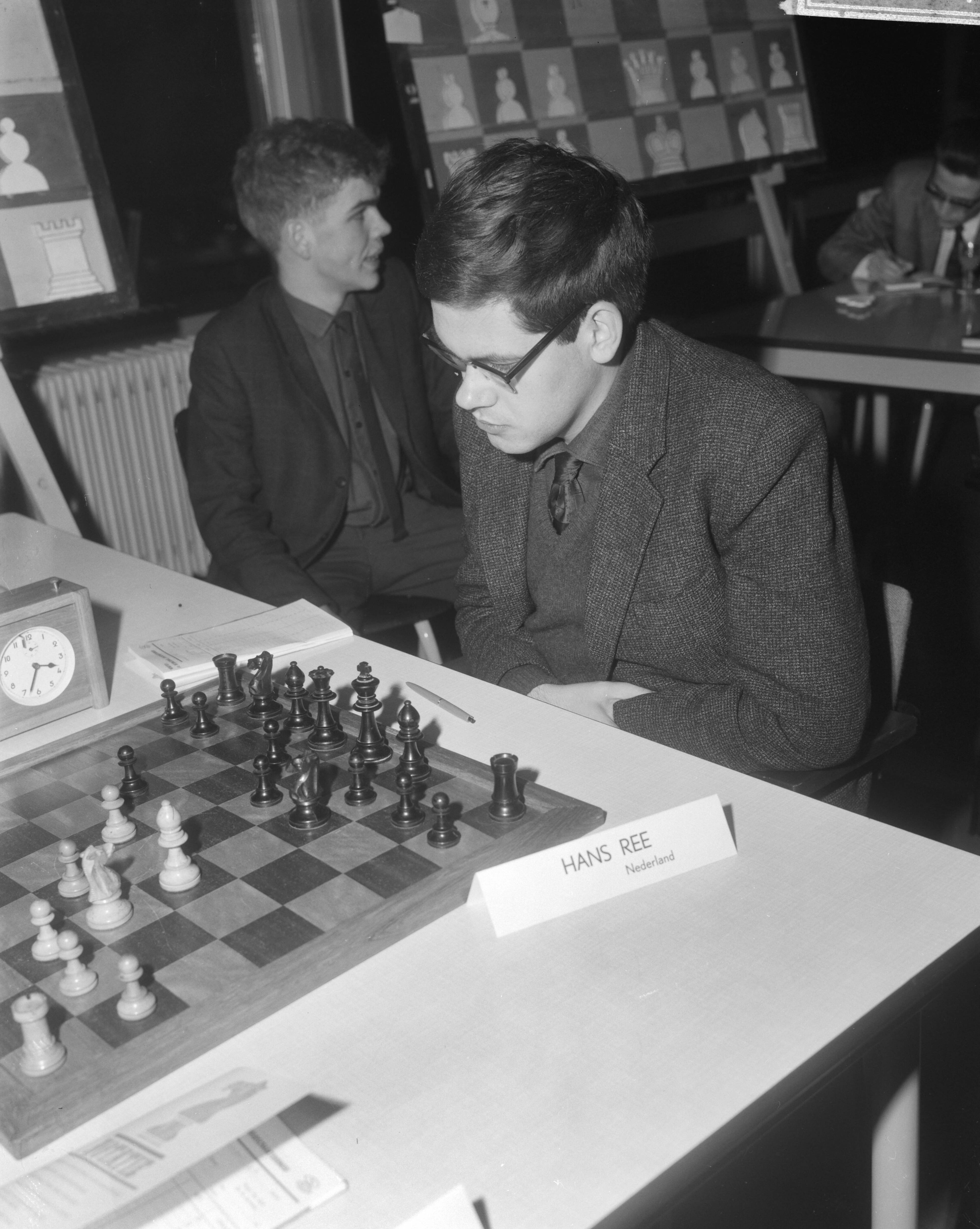 Fotocollectie Anefo — Internationaal Jeugd Schaaktoernooi te Groningen, Hans Ree (Nederland) — Foto: Bilsen, Joop van / Anefo. Licentie: Set B: Rechtenvrij / Publiek Domein. Bron: Nationaal Archief. http://hdl.handle.net/10648/aad40d48-d0b4-102d-bcf8-003048976d84
