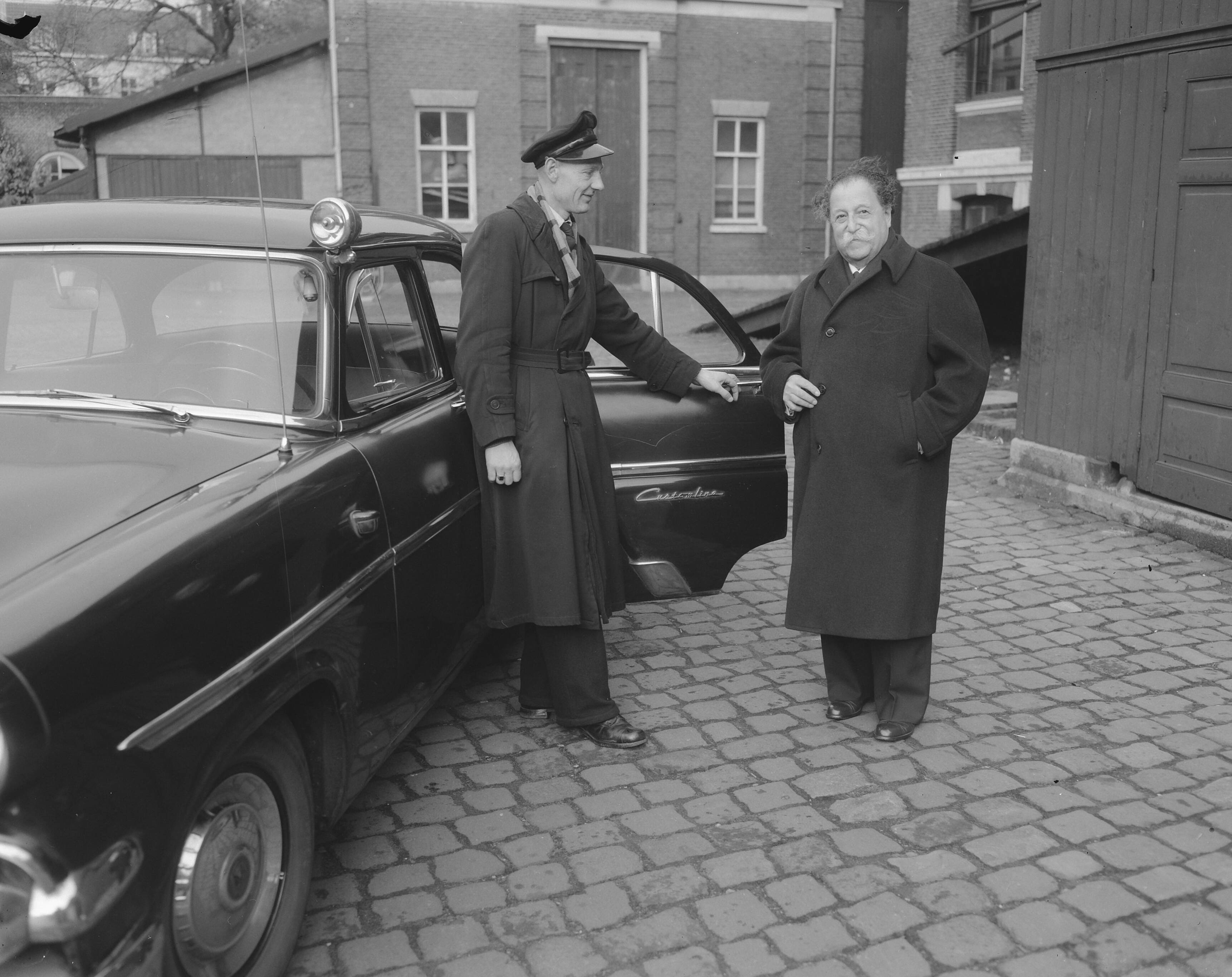 Fotocollectie Anefo — Franse dirigent Pierre Monteux in Den Haag — Foto: Noske, J.D. / Anefo. Licentie: Set B: Rechtenvrij / Publiek Domein. Bron: Nationaal Archief. http://hdl.handle.net/10648/a952f038-d0b4-102d-bcf8-003048976d84
