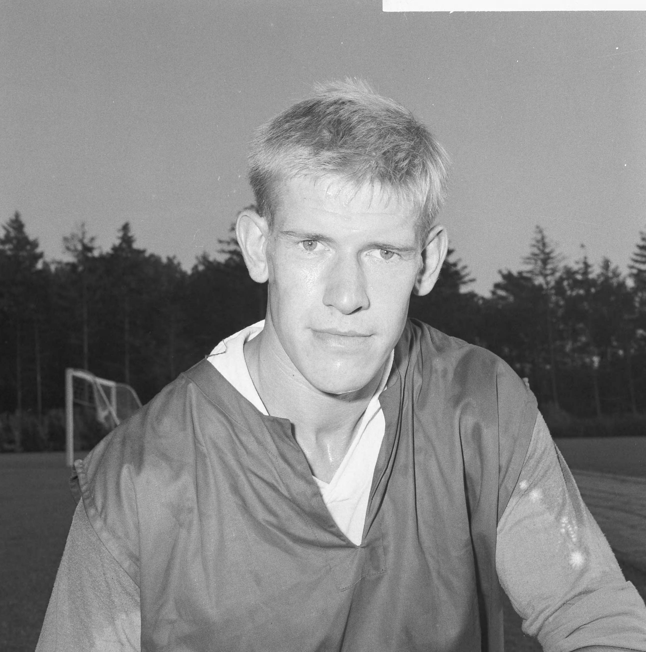 Portretten van voetballers — Voetballer Peter Kemper van de Eindhovense voetbalclub PSV — Foto: Kroon, Ron / Anefo. Licentie: Set B: Rechtenvrij / Publiek Domein. Bron: Nationaal Archief. http://hdl.handle.net/10648/aace1df2-d0b4-102d-bcf8-003048976d84