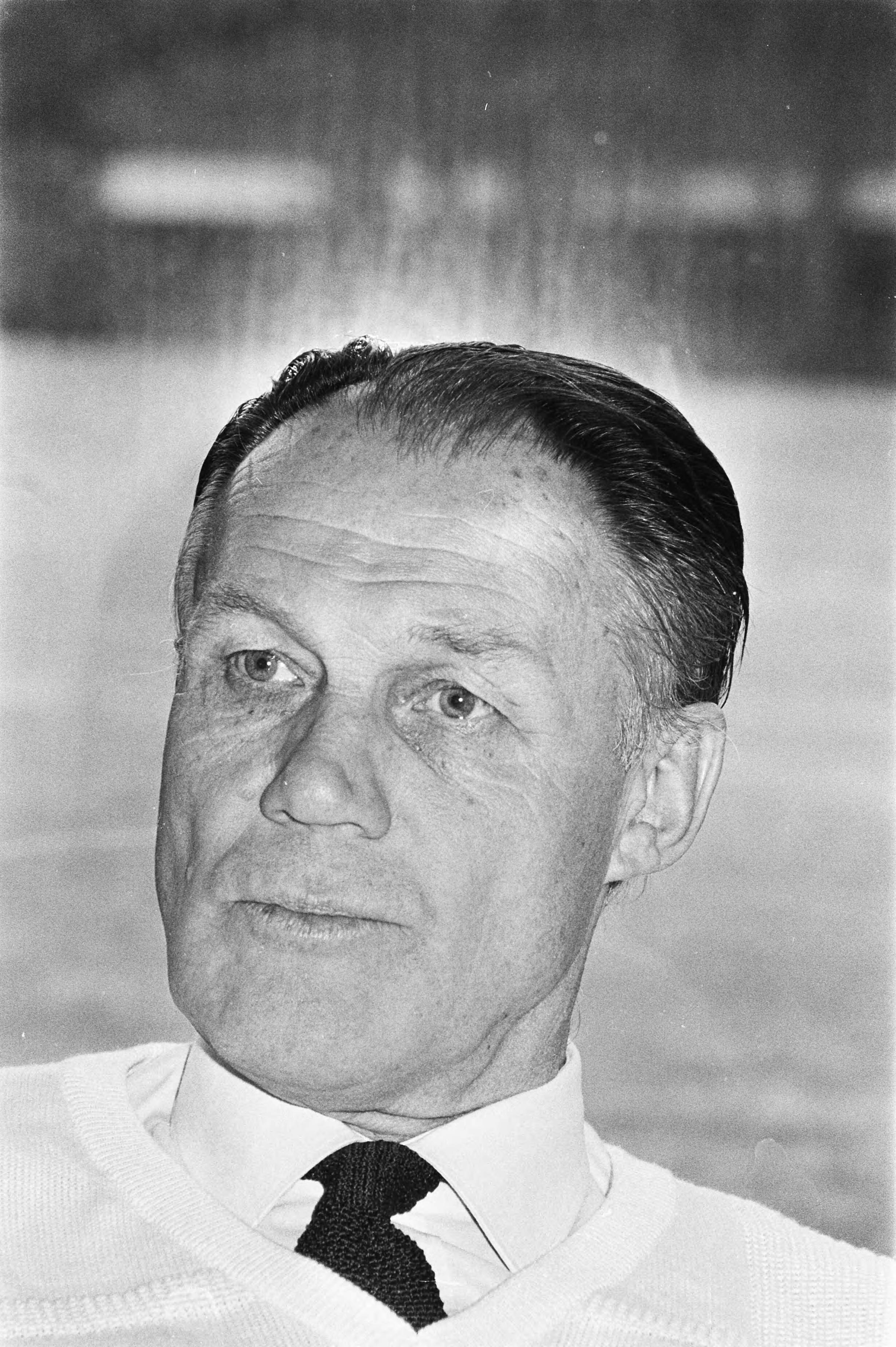 Fotocollectie Anefo — Nederlands Elftal bijeen in Zeist; nr. 27 , 28: Rinus Michels , kop, nr. 29 , 30: Michels (l) en Bosman (r) — Foto: Croes, Rob C. / Anefo. Licentie: Set B: Rechtenvrij / Publiek Domein. Bron: Nationaal Archief. http://hdl.handle.net/10648/ad529f4e-d0b4-102d-bcf8-003048976d84