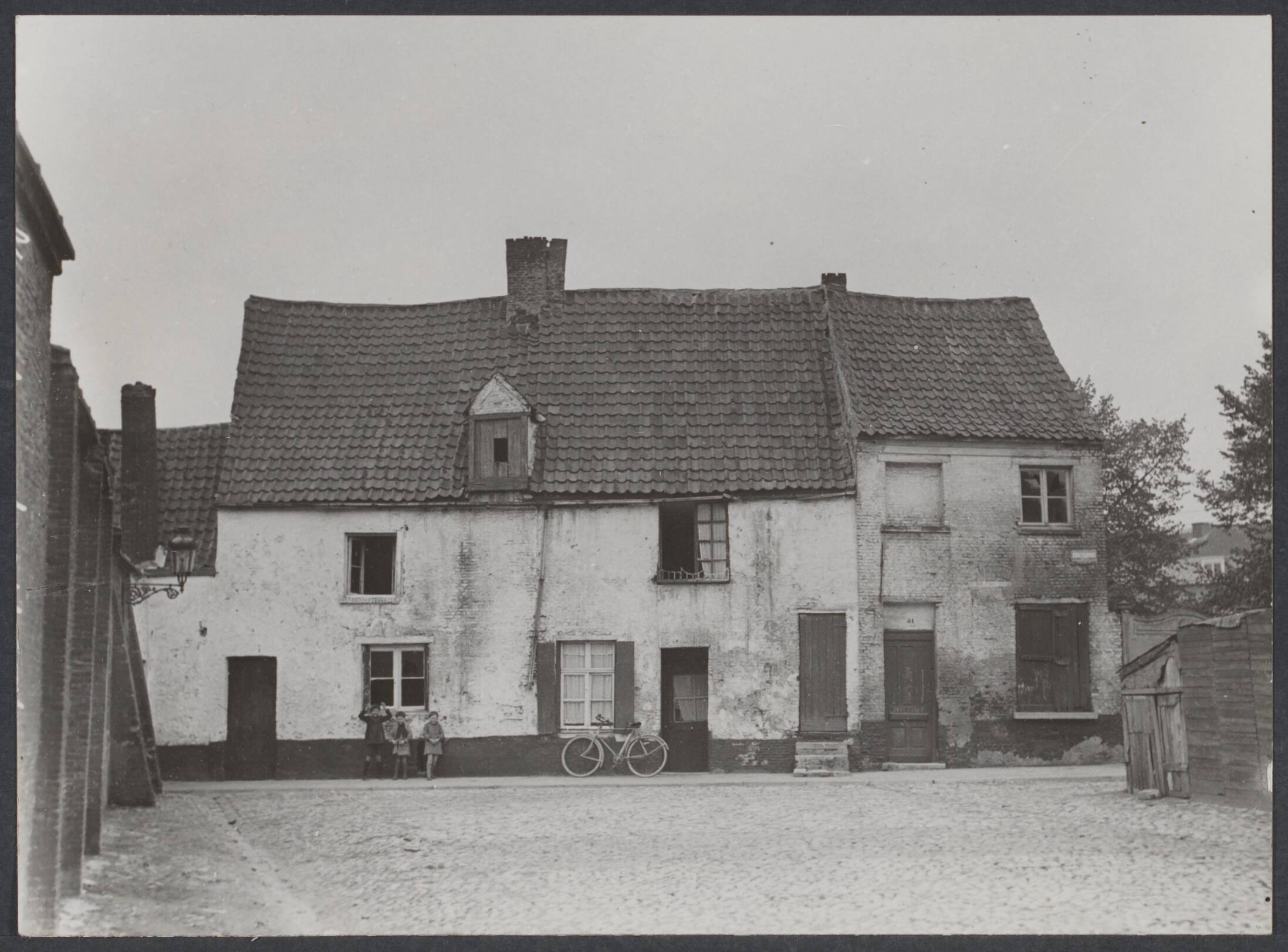 Mechelen — Mechelen [stadsboerderij?] — Foto: Onbekend / Publiek Domein of Rechtenvrij. Licentie: Set B: Rechtenvrij / Publiek Domein. Bron: Nationaal Archief. http://hdl.handle.net/10648/c9743f81-a43f-489c-c8e3-bbed4ad4c17e