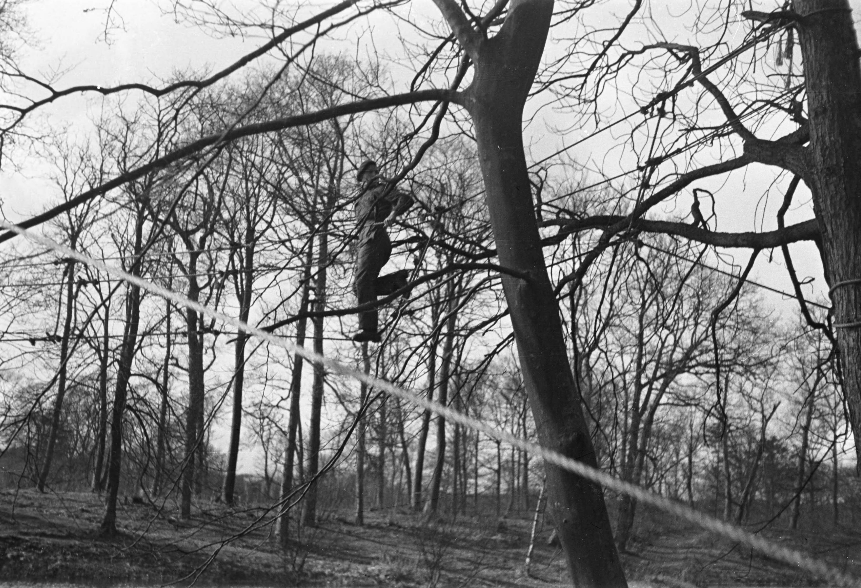 Fotocollectie Anefo — Militair opleidingskamp te Bloemendaal(bezoek Generaal Kruls ) — Foto: Dudok van Heel, Jack / Anefo. Licentie: Set B: Rechtenvrij / Publiek Domein. Bron: Nationaal Archief. http://hdl.handle.net/10648/a898a610-d0b4-102d-bcf8-003048976d84