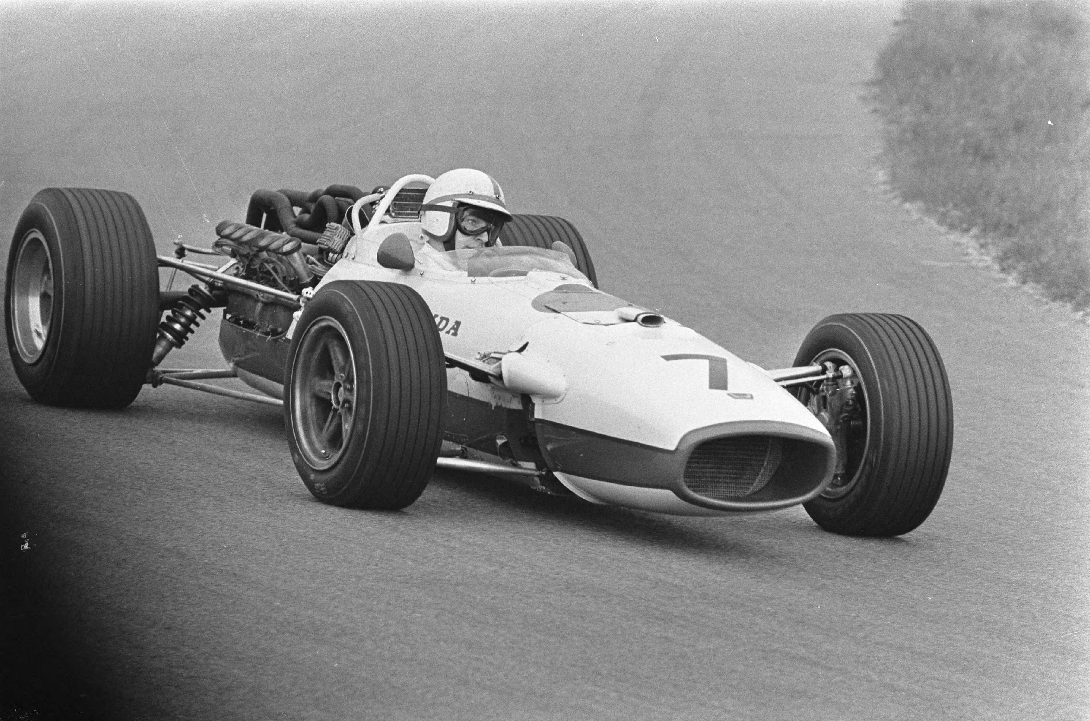 Fotocollectie Anefo — Training Grand Prix te Zandvoort — Foto: Koch, Eric / Anefo. Licentie: Set B: Rechtenvrij / Publiek Domein. Bron: Nationaal Archief. http://hdl.handle.net/10648/ab1aca58-d0b4-102d-bcf8-003048976d84