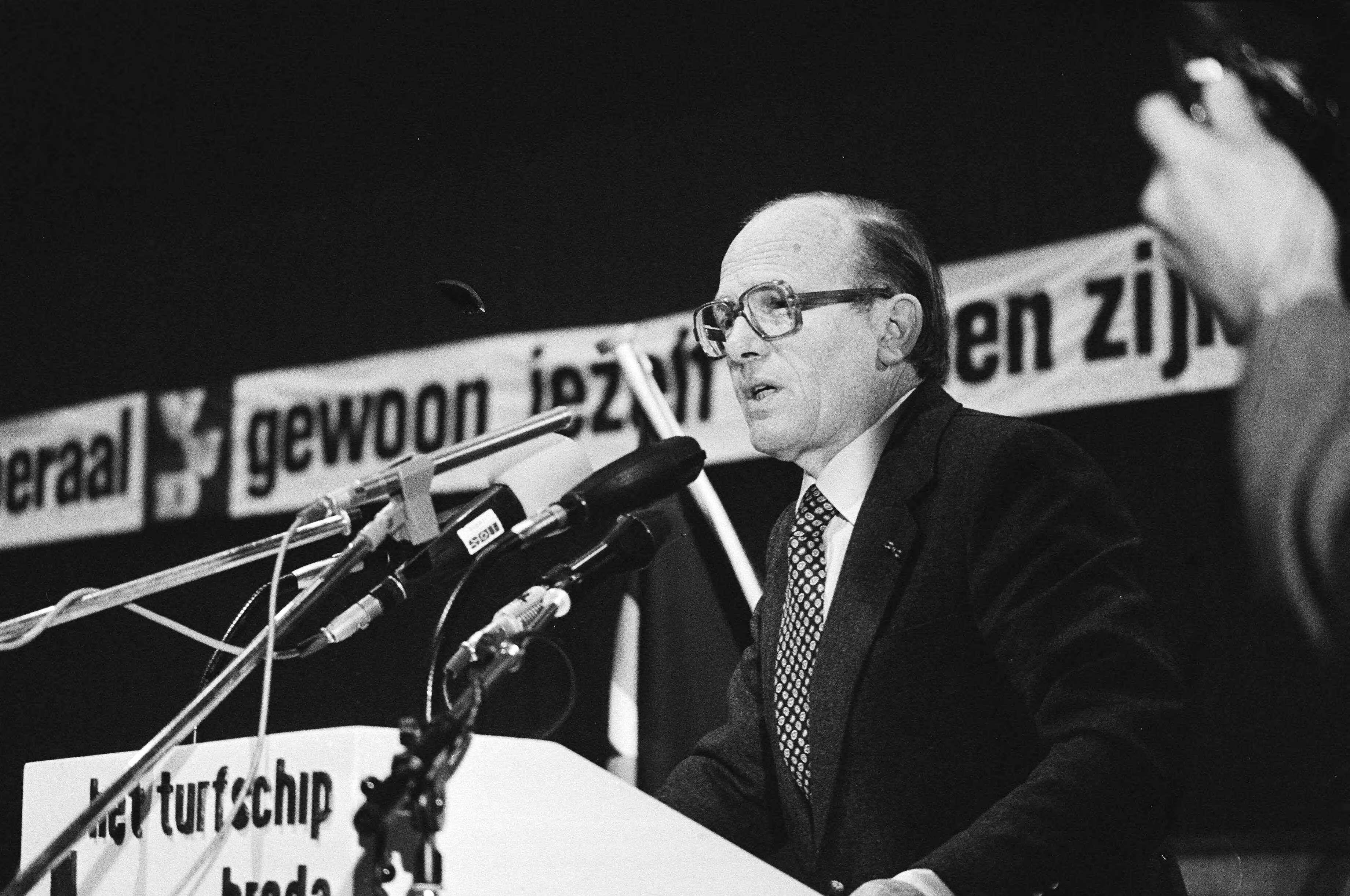 VVD congres in Breda — Fraktievoorzitter Rietkerk aan het woord — Foto: Croes, Rob C. / Anefo. Licentie: Set B: Rechtenvrij / Publiek Domein. Bron: Nationaal Archief. http://hdl.handle.net/10648/acc86806-d0b4-102d-bcf8-003048976d84