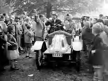 Fotocollectie Anefo — Traditie-rit van de Pionier Automobiel Club te Utrecht — Foto: Behrens, Herbert F. / Anefo. Licentie: Set B: Rechtenvrij / Publiek Domein. Bron: Nationaal Archief. http://hdl.handle.net/10648/a96c4f2e-d0b4-102d-bcf8-003048976d84