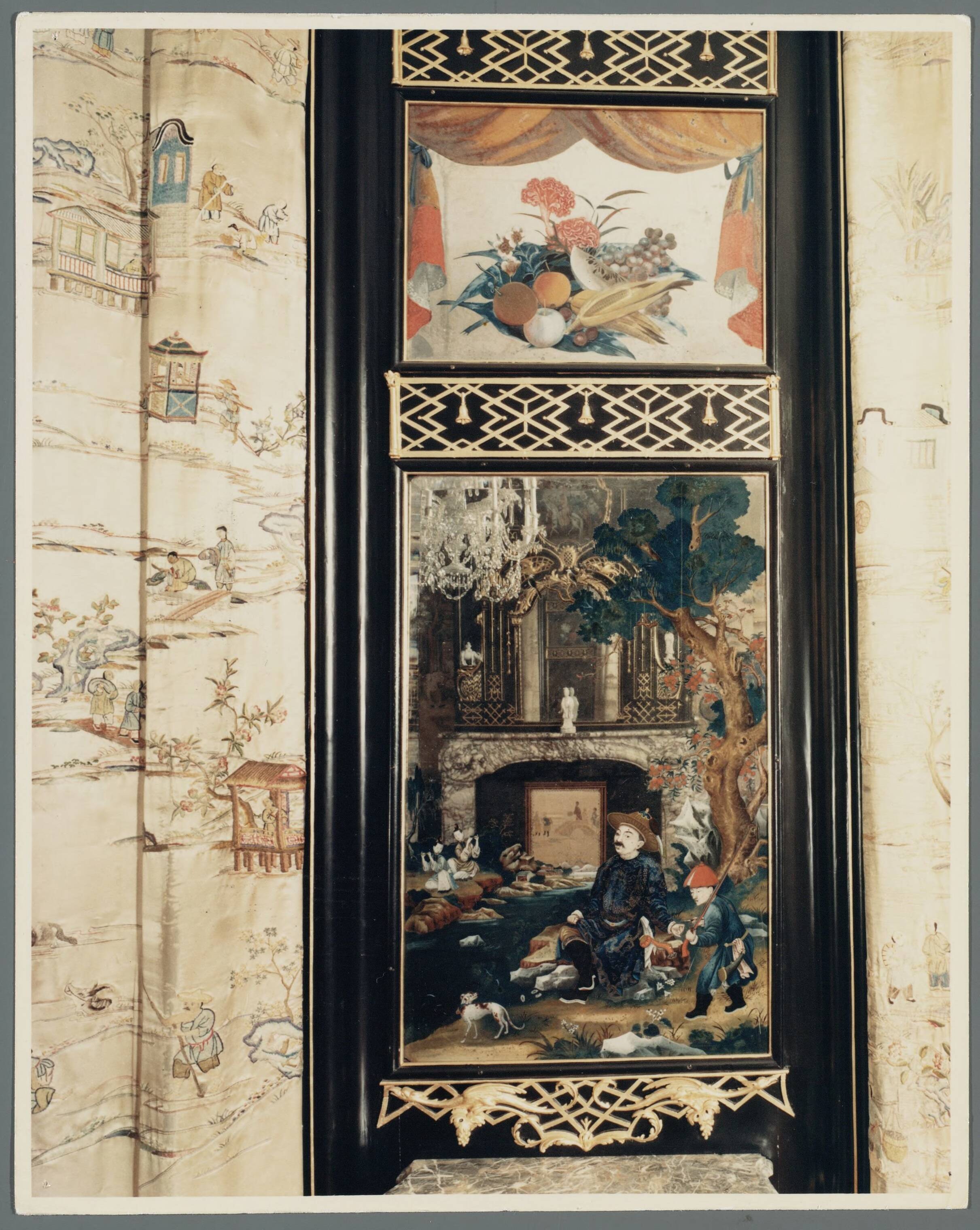 Paleis Huis ten Bosch te Den Haag — De Chinese zaal, spiegel met spiegeling van tegenoverliggende wand — Foto: Hofmeester, Bart / RVD. Licentie: Set B: Rechtenvrij / Publiek Domein. Bron: Nationaal Archief. http://hdl.handle.net/10648/afa8e14a-d0b4-102d-bcf8-003048976d84