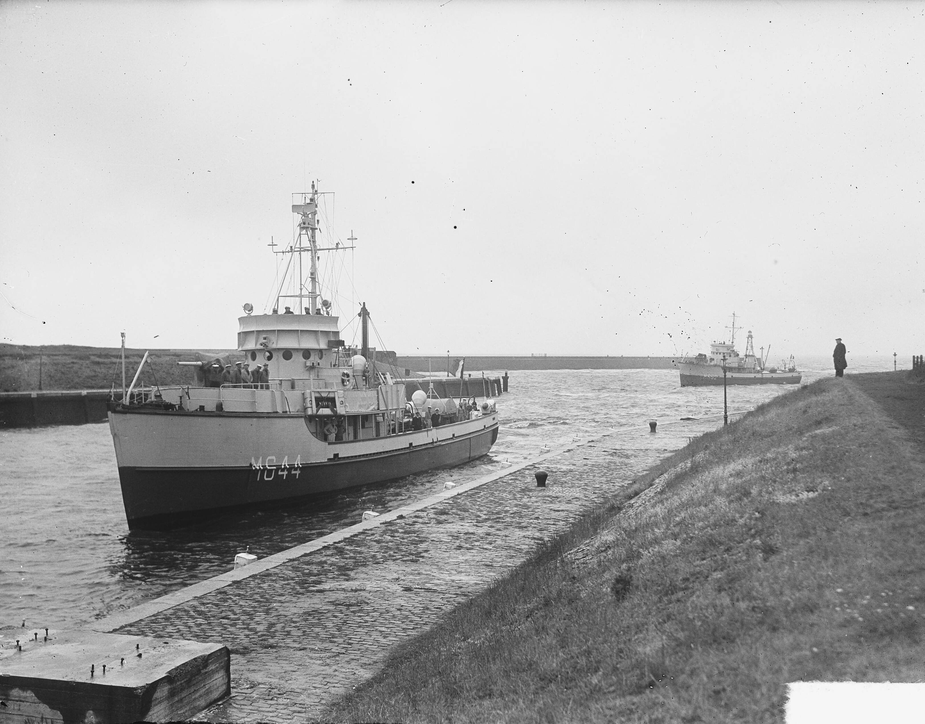 Bezoek mijnenvegers aan Scheveningen voor oefening Factotum — Foto: Duinen, H. van / Anefo. — Licentie: Set B: Rechtenvrij / Publiek Domein. Bron: Nationaal Archief. http://hdl.handle.net/10648/a8ec3654-d0b4-102d-bcf8-003048976d84
