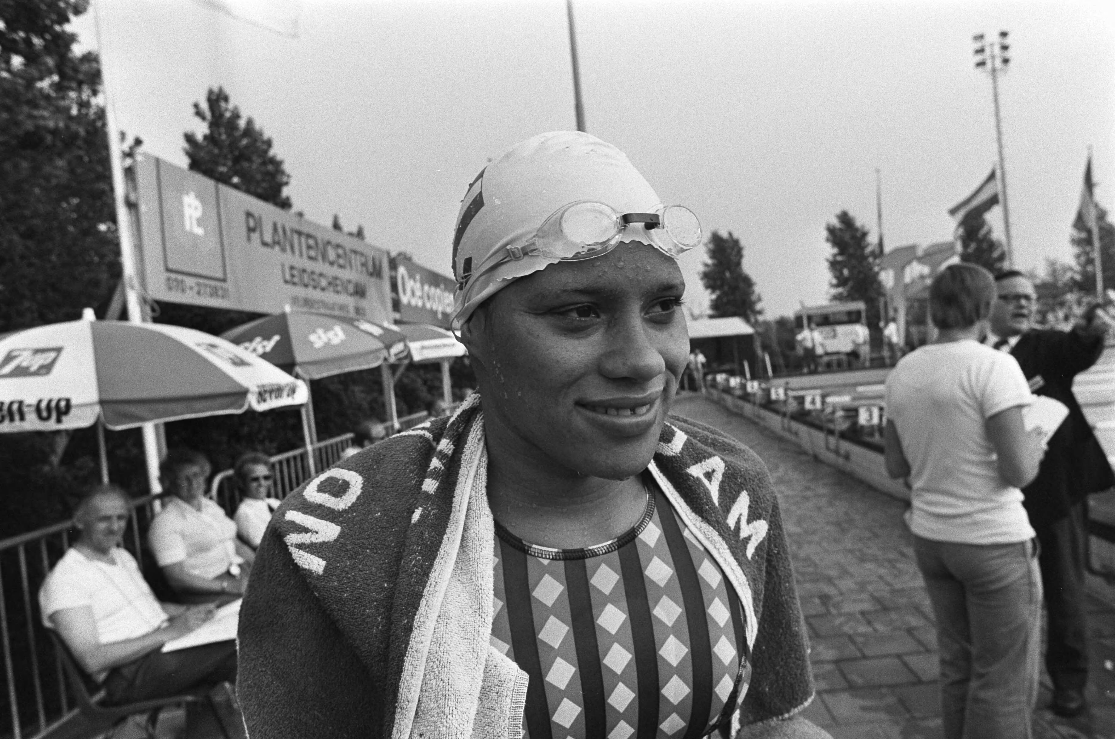 Nationale zwemkampioenschappen 1975 te Leidschendam — Zwemster Enith Brigitta — Foto: Mieremet, Rob / Anefo. Licentie: Set B: Rechtenvrij / Publiek Domein. Bron: Nationaal Archief. http://hdl.handle.net/10648/ac711fba-d0b4-102d-bcf8-003048976d84