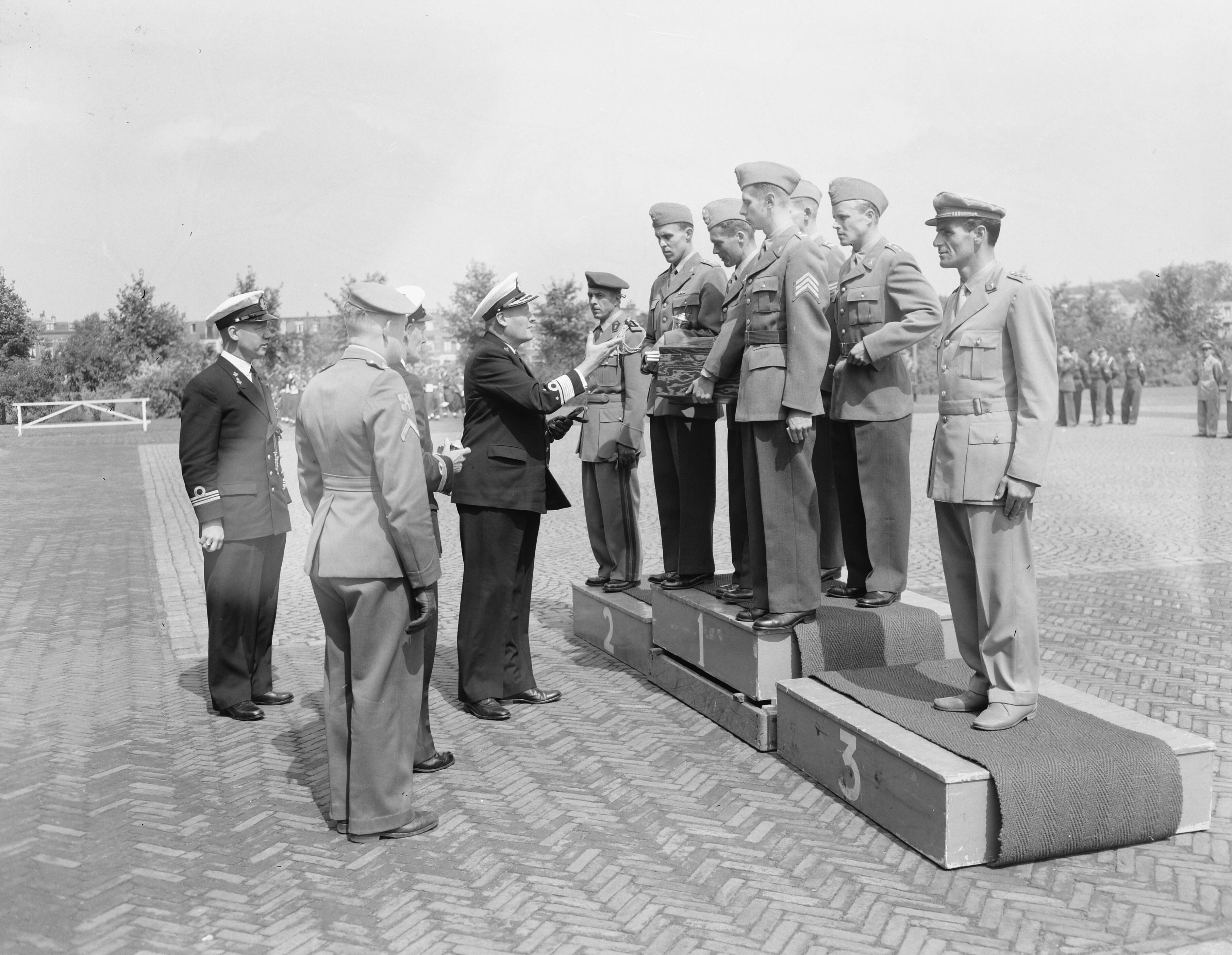Fotocollectie Anefo — KMA Breda. Sluiting en prijsuitreiking van de Internationale Militaire Vijfkamp — Foto: Noske, J.D. / Anefo. Licentie: Set B: Rechtenvrij / Publiek Domein. Bron: Nationaal Archief. http://hdl.handle.net/10648/a9397766-d0b4-102d-bcf8-003048976d84
