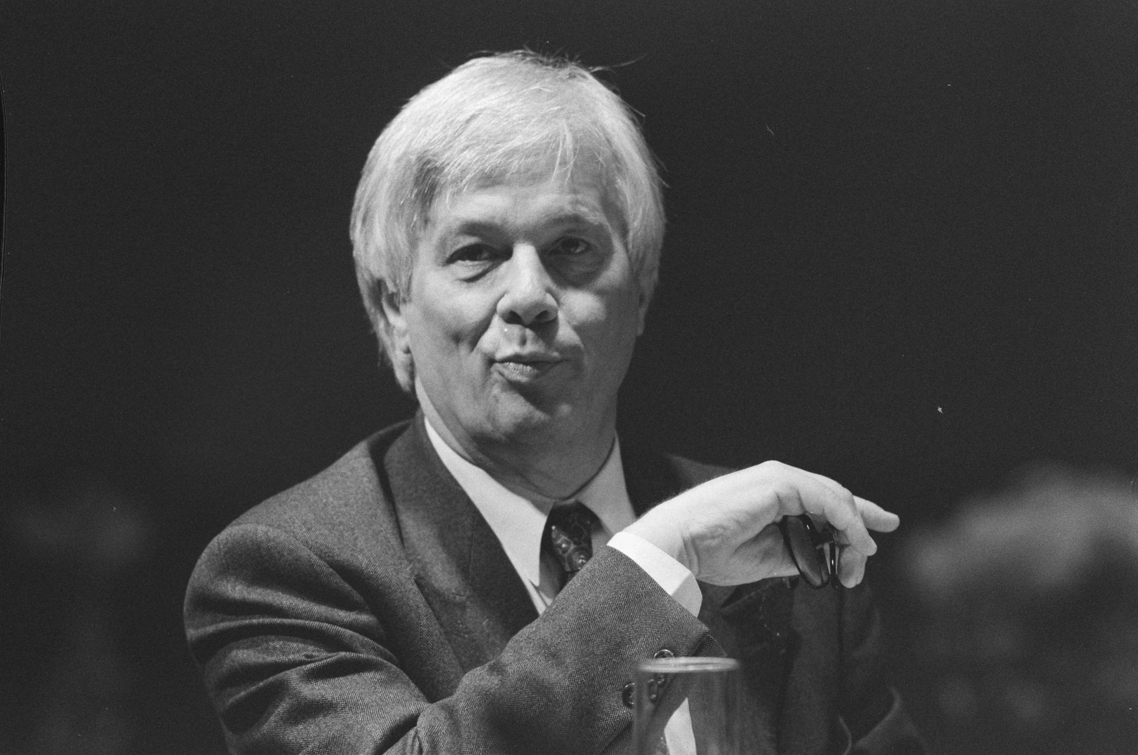Persconferentie Stichting Van Gogh 1990 — F.A. (Frits) Becht — Foto: Croes, Rob C. / Anefo. Licentie: Set B: Rechtenvrij / Publiek Domein. Bron: Nationaal Archief. http://hdl.handle.net/10648/ad70787a-d0b4-102d-bcf8-003048976d84