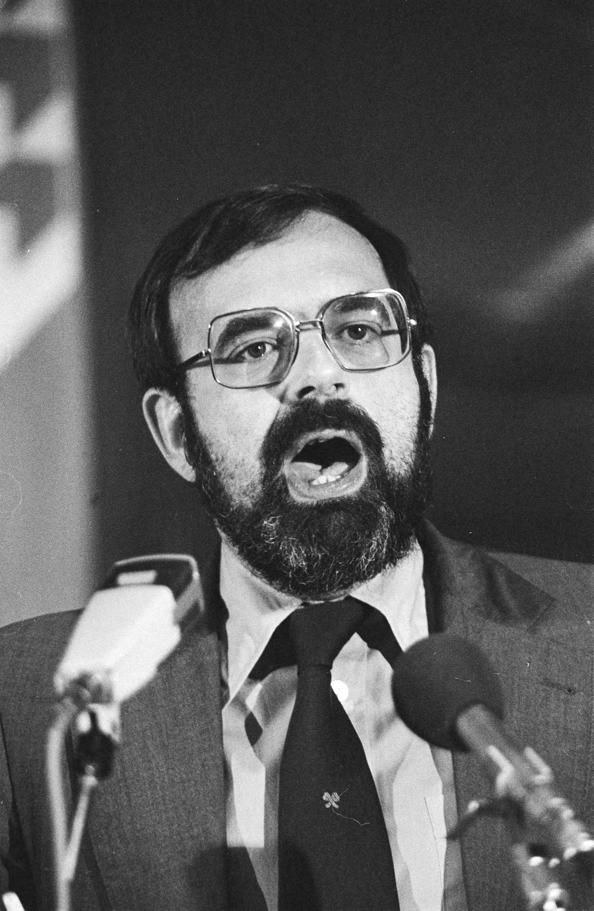 Fotocollectie Anefo — Partijraad PvdA te Zeist met verkiezing lijsttrekker Europese verkiezingen; Jan Pronk (kop) — Foto: Dijk, Hans van / Anefo. Licentie: Set B: Rechtenvrij / Publiek Domein. Bron: Nationaal Archief. http://hdl.handle.net/10648/acc22fc2-d0b4-102d-bcf8-003048976d84