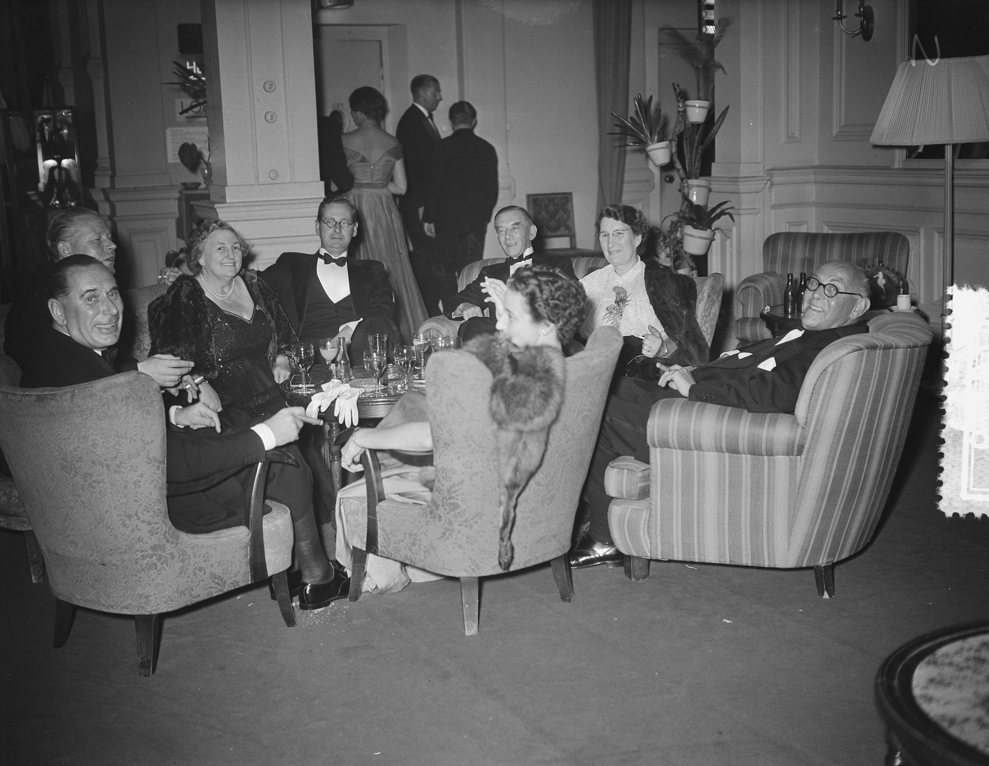 Fotocollectie Anefo — Congres zee-assuradeuren Den Haag , dansen — Foto: Bilsen, Joop van / Anefo. Licentie: Set B: Rechtenvrij / Publiek Domein. Bron: Nationaal Archief. http://hdl.handle.net/10648/a9296376-d0b4-102d-bcf8-003048976d84