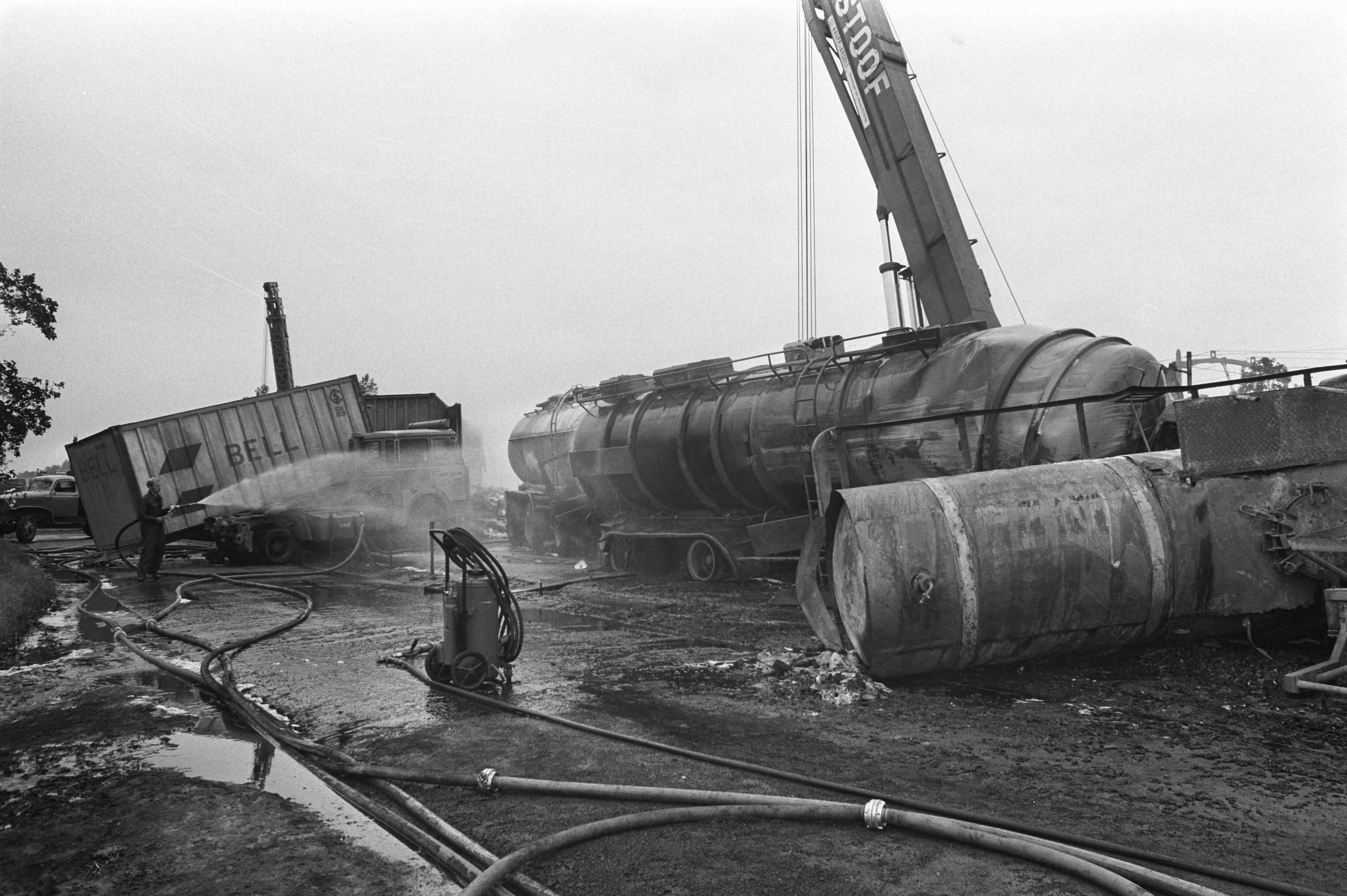 Fotocollectie Anefo — Verkeersramp (13 doden) op weg Rotterdam naar Breda bij Prinsenbeek, overzicht van de ravage — Foto: Mieremet, Rob / Anefo. Licentie: Set B: Rechtenvrij / Publiek Domein. Bron: Nationaal Archief. http://hdl.handle.net/10648/abf38604-d0b4-102d-bcf8-003048976d84
