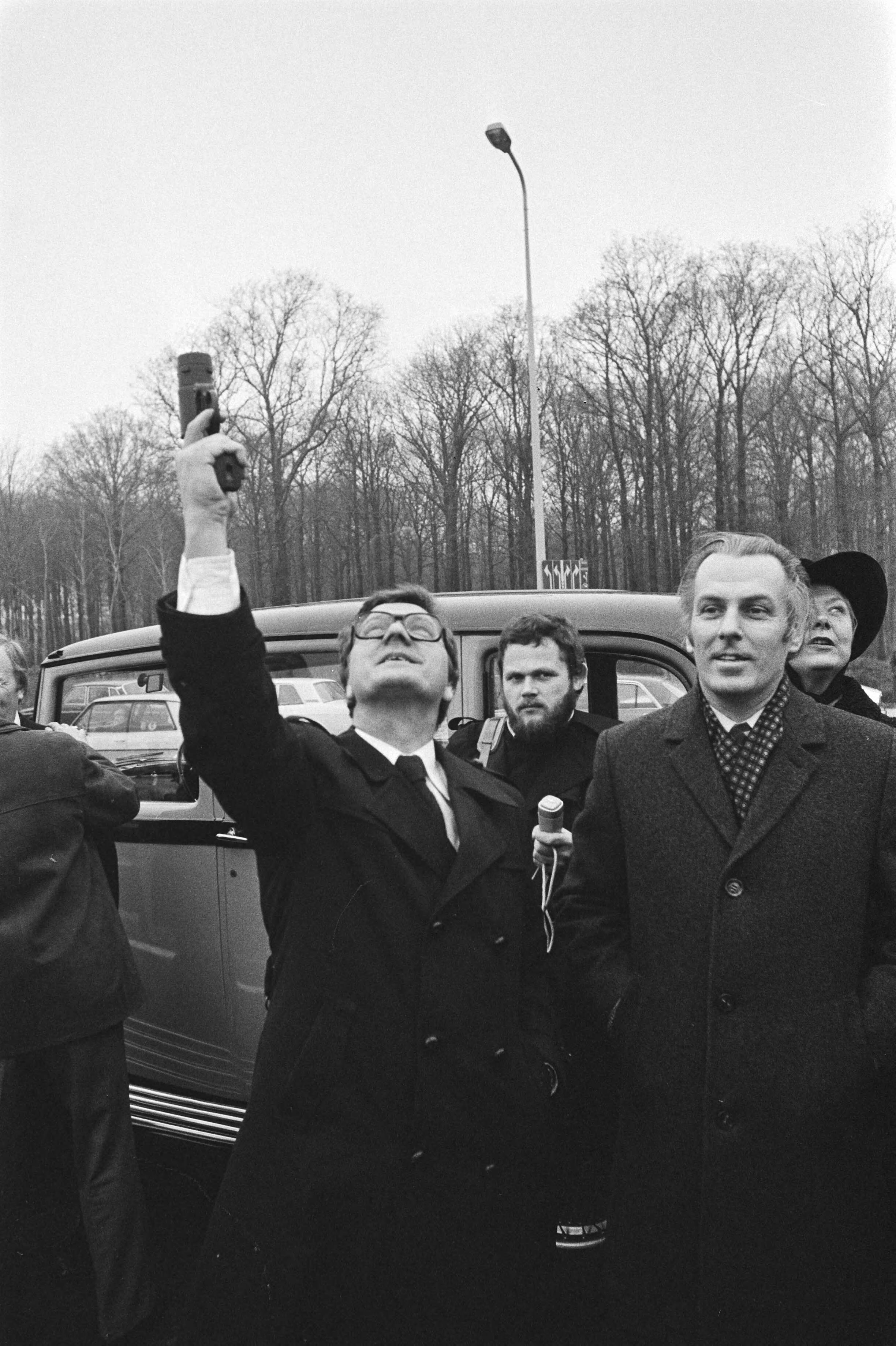 Fotocollectie Anefo — Minister Westerterp opent nieuwe weg Den Haag naar Voorburg, de Utrechtse Baan — Foto: Peters, Hans / Anefo. Licentie: Set B: Rechtenvrij / Publiek Domein. Bron: Nationaal Archief. http://hdl.handle.net/10648/ac9269a4-d0b4-102d-bcf8-003048976d84