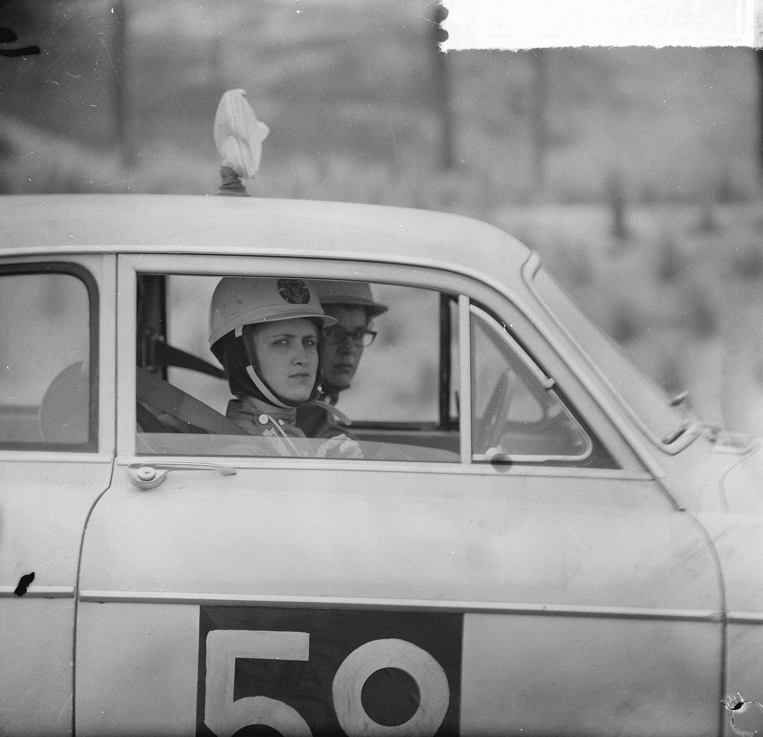 Tulpenrallye 1963 — Tulpenrallye 1963. Equipe Sylvia Osterberg / Inga Lill Edenring (Duitsland) in een Volvo 1228, neemt deel aan de "Coupe des Dames" — Foto: Nijs, Jac. de / Anefo. Licentie: Set B: Rechtenvrij / Publiek Domein. Bron: Nationaal Archief. http://hdl.handle.net/10648/aa33d526-d0b4-102d-bcf8-003048976d84