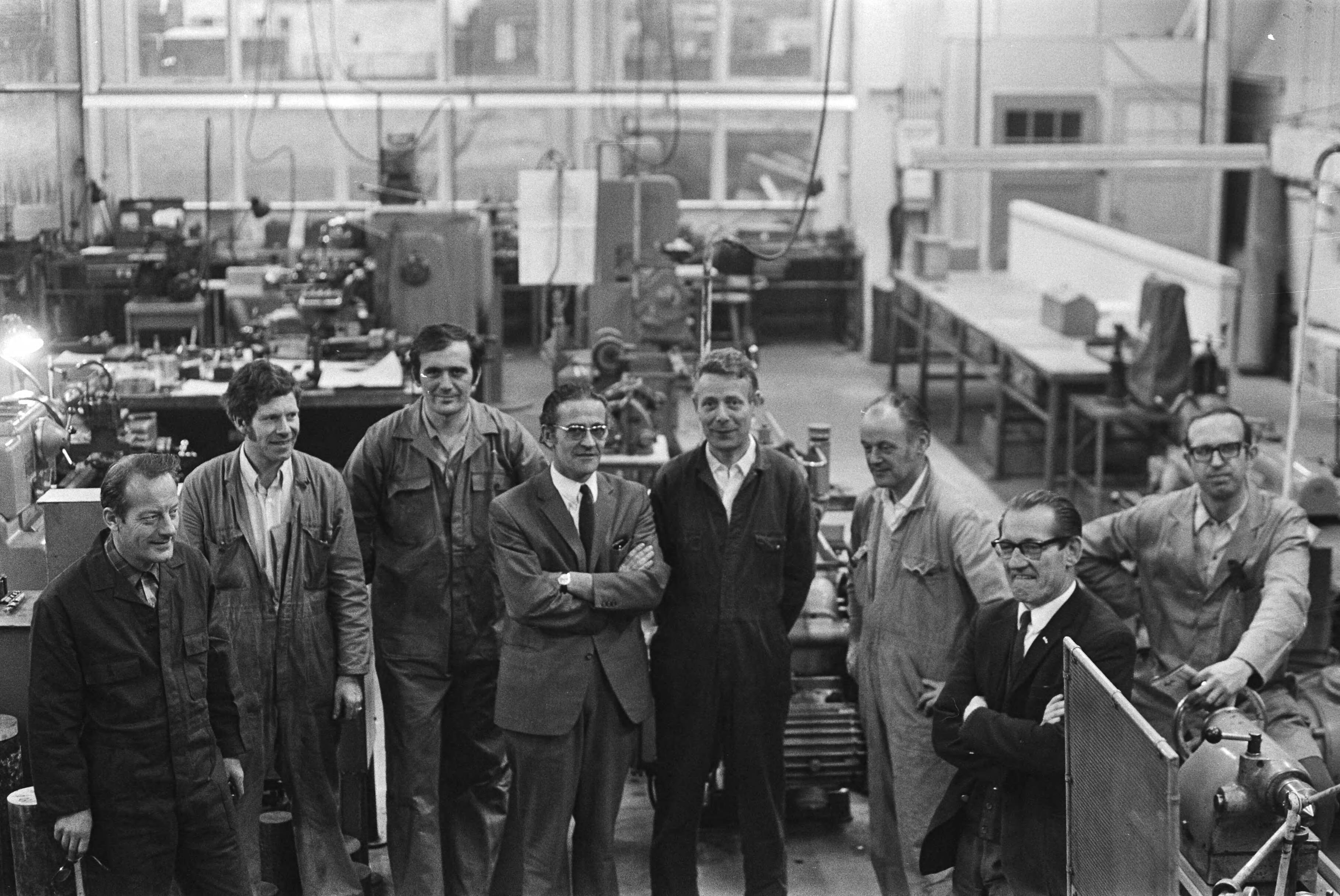 Fotocollectie Anefo — Ex-werknemers blikfabriek Thomassen en Drijver-Verblifa Krommenie hebben eigen fabriek "Gereedschapsmakerij de Acht" — Foto: Mieremet, Rob / Anefo. Licentie: Set B: Rechtenvrij / Publiek Domein. Bron: Nationaal Archief. http://hdl.handle.net/10648/ababcd0a-d0b4-102d-bcf8-003048976d84