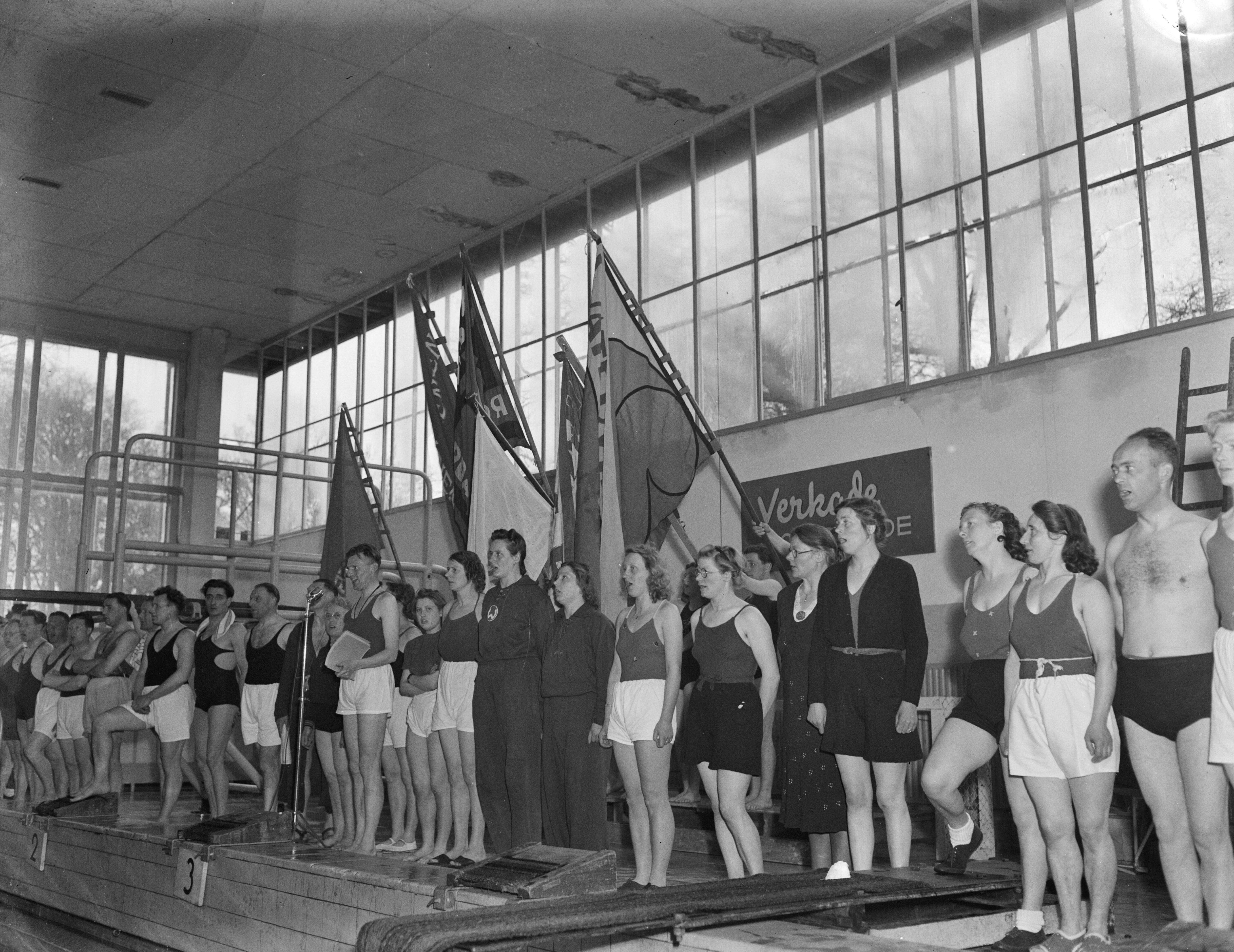 Fotocollectie Anefo — Onderlinge zwemwedstrijden WSV Watervrienden Haarlem — Foto: Breijer, Charles / Anefo. Licentie: Set B: Rechtenvrij / Publiek Domein. Bron: Nationaal Archief. http://hdl.handle.net/10648/a89c599a-d0b4-102d-bcf8-003048976d84