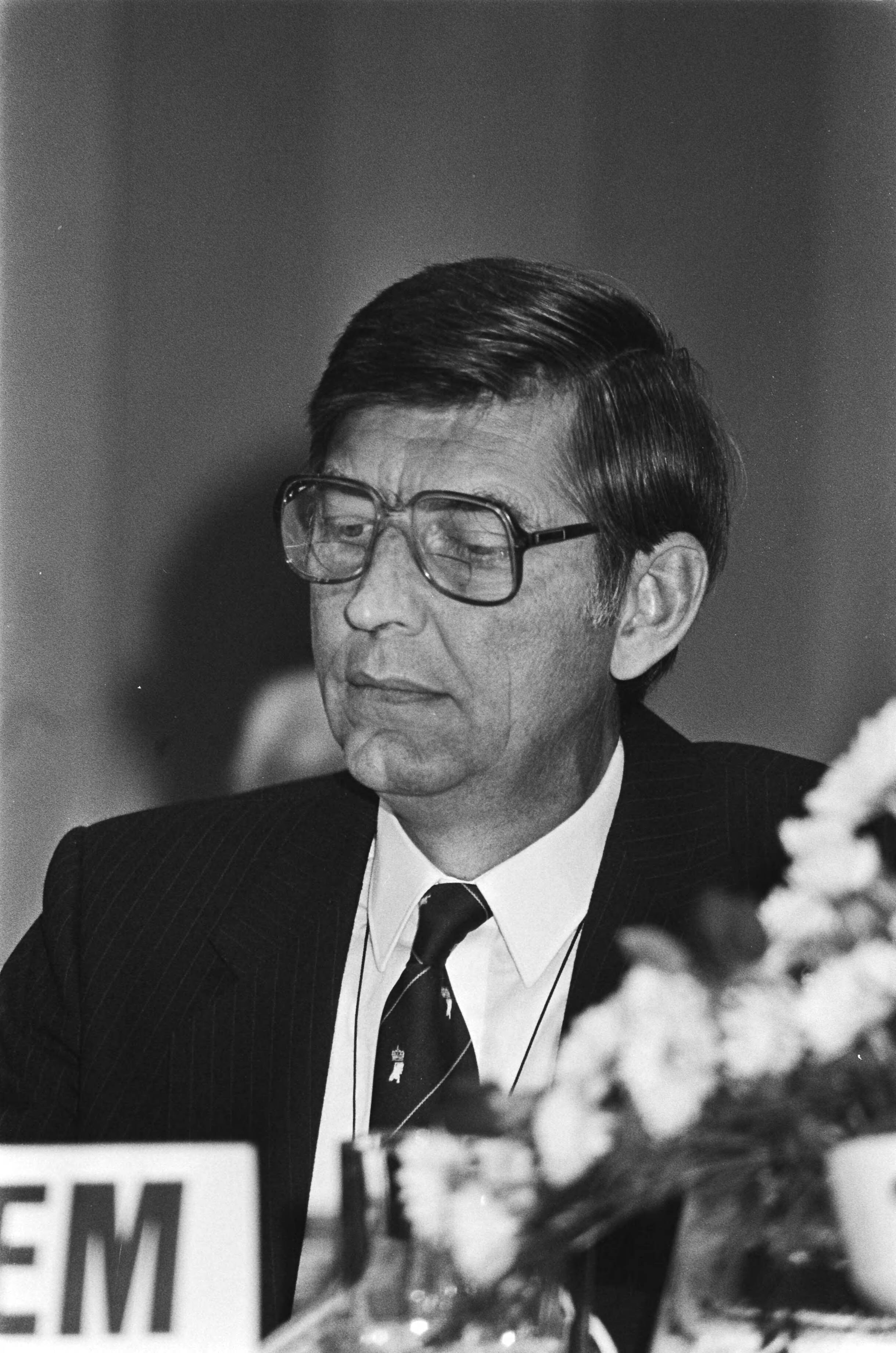 Fotocollectie Anefo — Aandeelhoudersvergadering van de Kon. Ned. Shell in Congresgebouw Den Haag ; 15,16,17: pres.-dir. v/d Kon. Shell Wachem, kop — Foto: Antonisse, Marcel / Anefo. Licentie: Set B: Rechtenvrij / Publiek Domein. Bron: Nationaal Archief. http://hdl.handle.net/10648/ad180c58-d0b4-102d-bcf8-003048976d84
