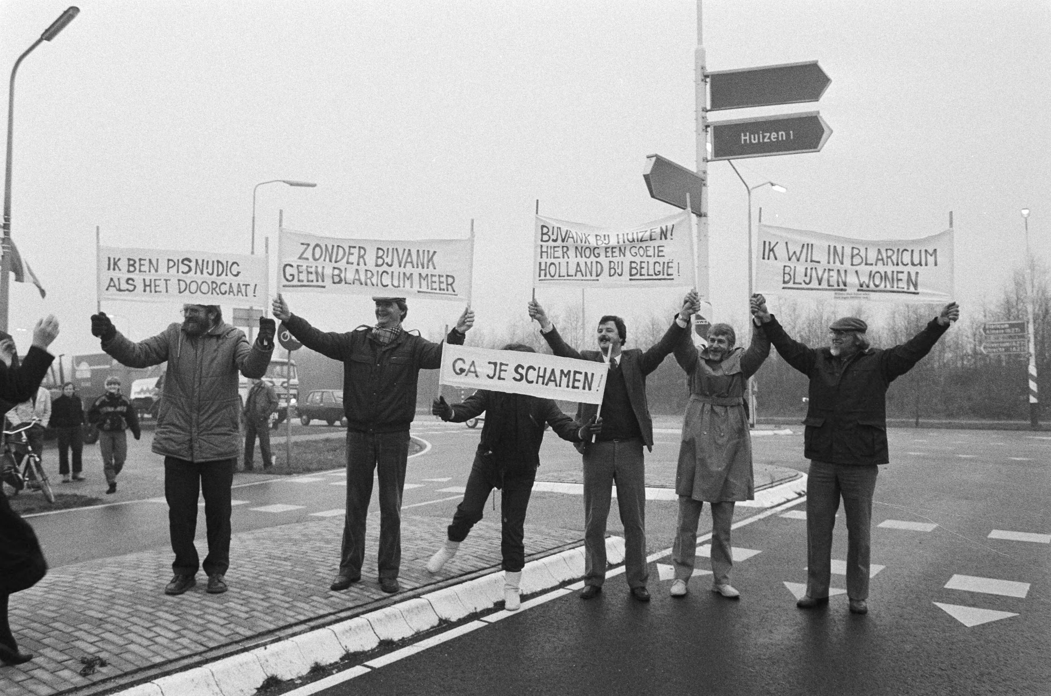 Fotocollectie Anefo — Protest van bewoners en boeren van Blaricum over herindeling van Blaricum — Foto: Croes, Rob C. / Anefo. Licentie: Set B: Rechtenvrij / Publiek Domein. Bron: Nationaal Archief. http://hdl.handle.net/10648/ad40f97e-d0b4-102d-bcf8-003048976d84