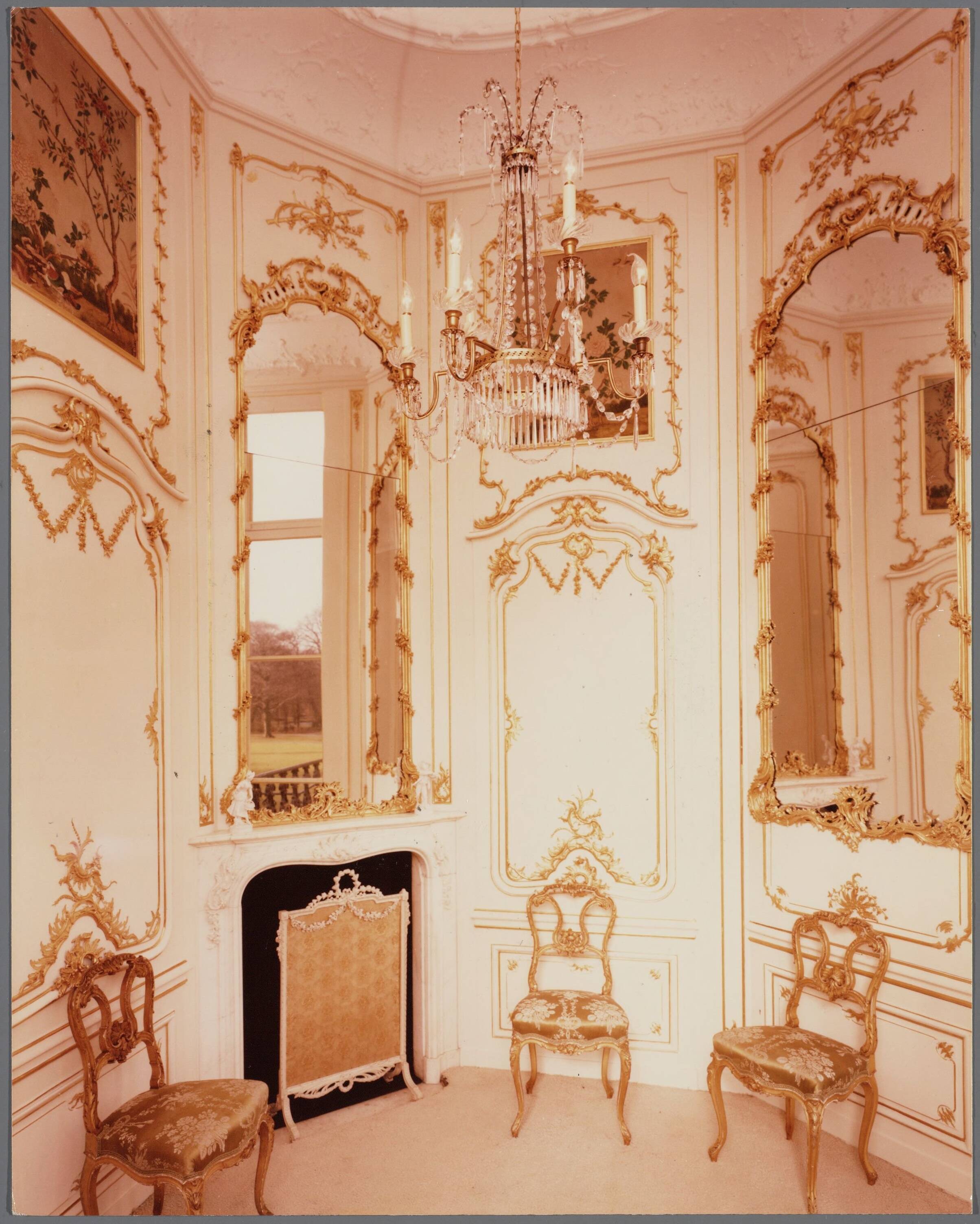 Paleis Huis ten Bosch te Den Haag — Pruikenkamer — Foto: Hofmeester, Bart / RVD. Licentie: Set B: Rechtenvrij / Publiek Domein. Bron: Nationaal Archief. http://hdl.handle.net/10648/afa8abf8-d0b4-102d-bcf8-003048976d84