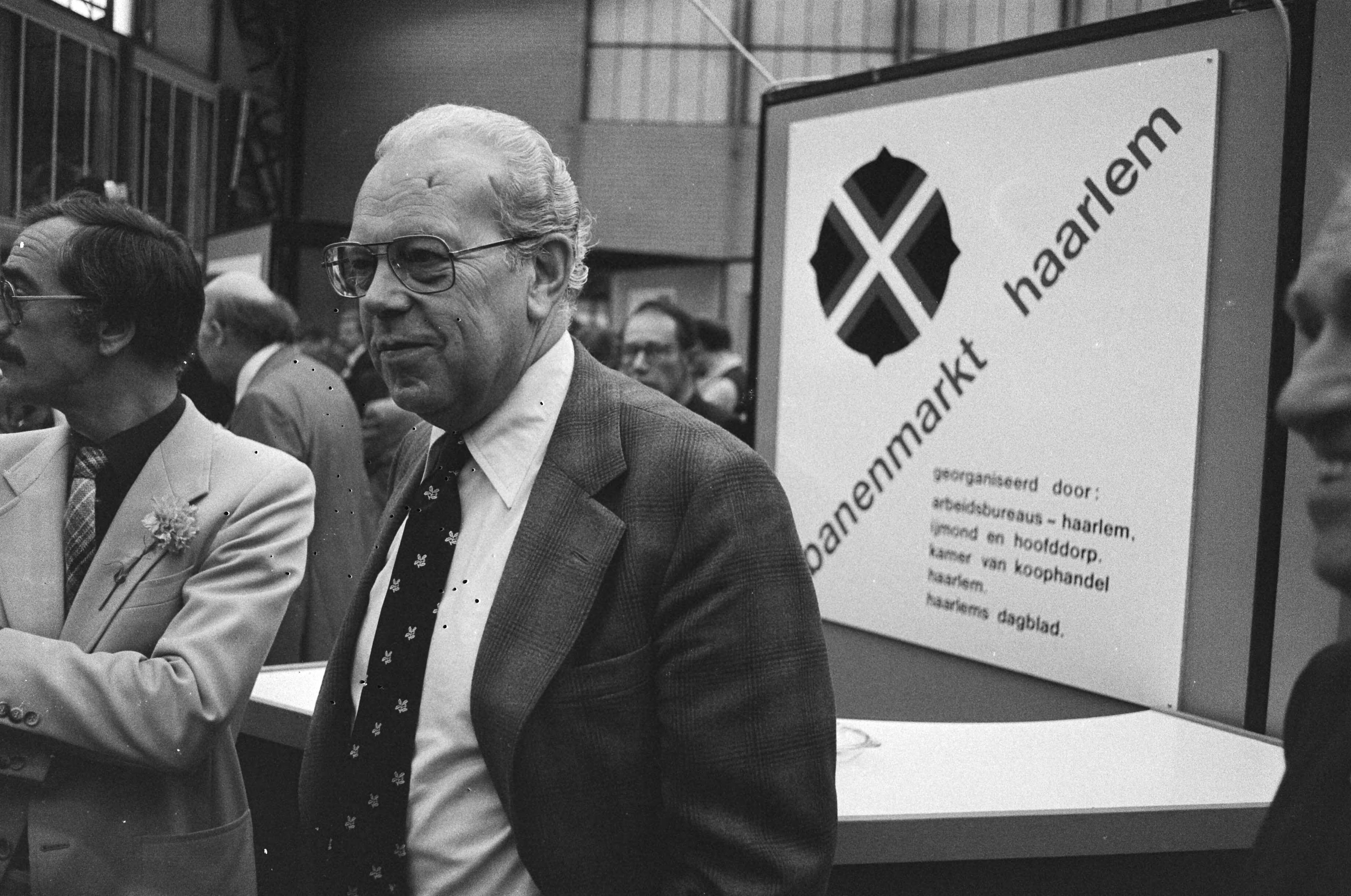 Opening van de banenmarkt in Haarlem door Minister Albeda van Sociale Zaken — Albeda, Willem|Haarlem|Noord-Holland|ministers |openingen |werkgelegenheidsbeleid — Foto: Bogaerts, Rob / Anefo. Licentie: Set B: Rechtenvrij / Publiek Domein. Bron: Nationaal Archief. http://hdl.handle.net/10648/accfa09e-d0b4-102d-bcf8-003048976d84