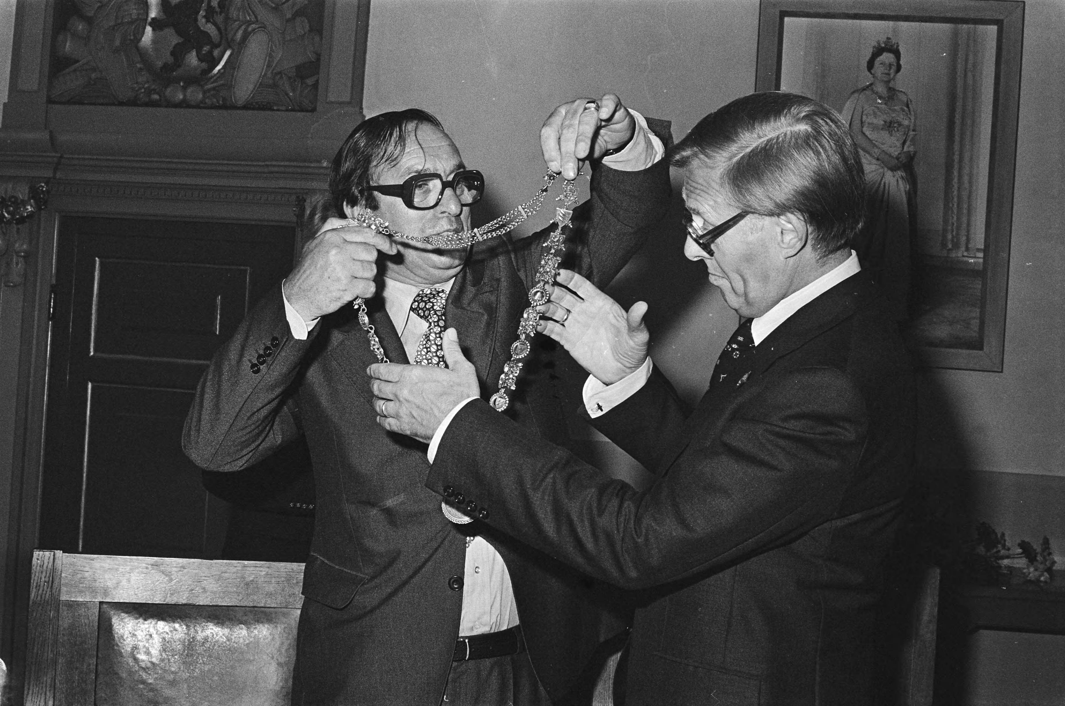 Fotocollectie Anefo — Installatie nieuwe burgemeester van Haarlem drs. J. Reehorst ; drs. J. Reehorst na diens installatie — Foto: Peters, Hans / Anefo. Licentie: Set B: Rechtenvrij / Publiek Domein. Bron: Nationaal Archief. http://hdl.handle.net/10648/aca148fc-d0b4-102d-bcf8-003048976d84