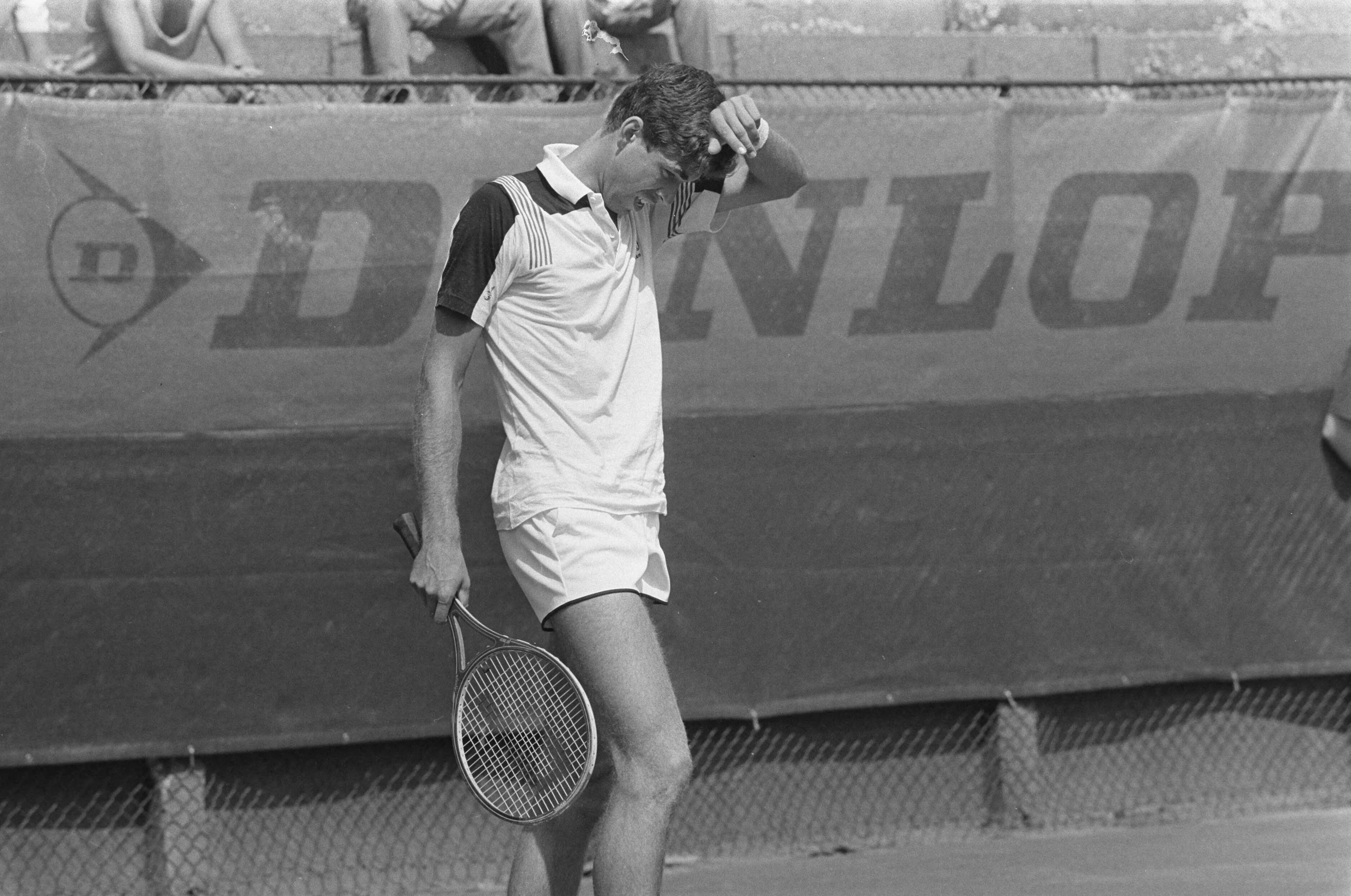Fotocollectie Anefo — Tennis NK in Scheveningen; Schapers tijdens zijn kwartfinale tegen Lapre — Foto: Croes, Rob C. / Anefo. Licentie: Set B: Rechtenvrij / Publiek Domein. Bron: Nationaal Archief. http://hdl.handle.net/10648/ad494c6e-d0b4-102d-bcf8-003048976d84